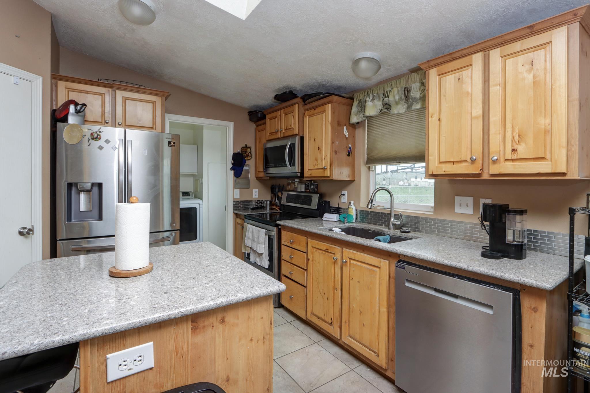 1583 Dustin Dr Property Photo 9