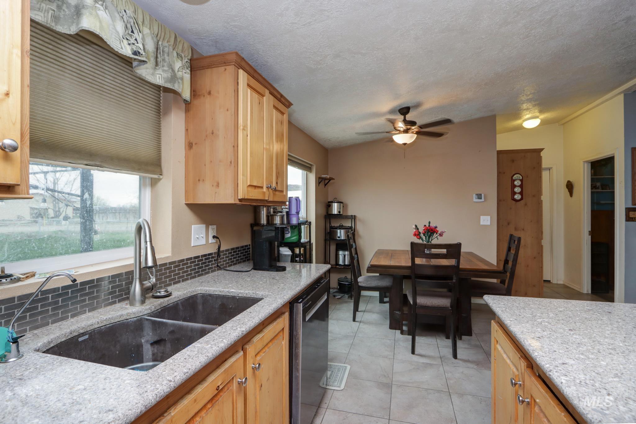 1583 Dustin Dr Property Photo 12