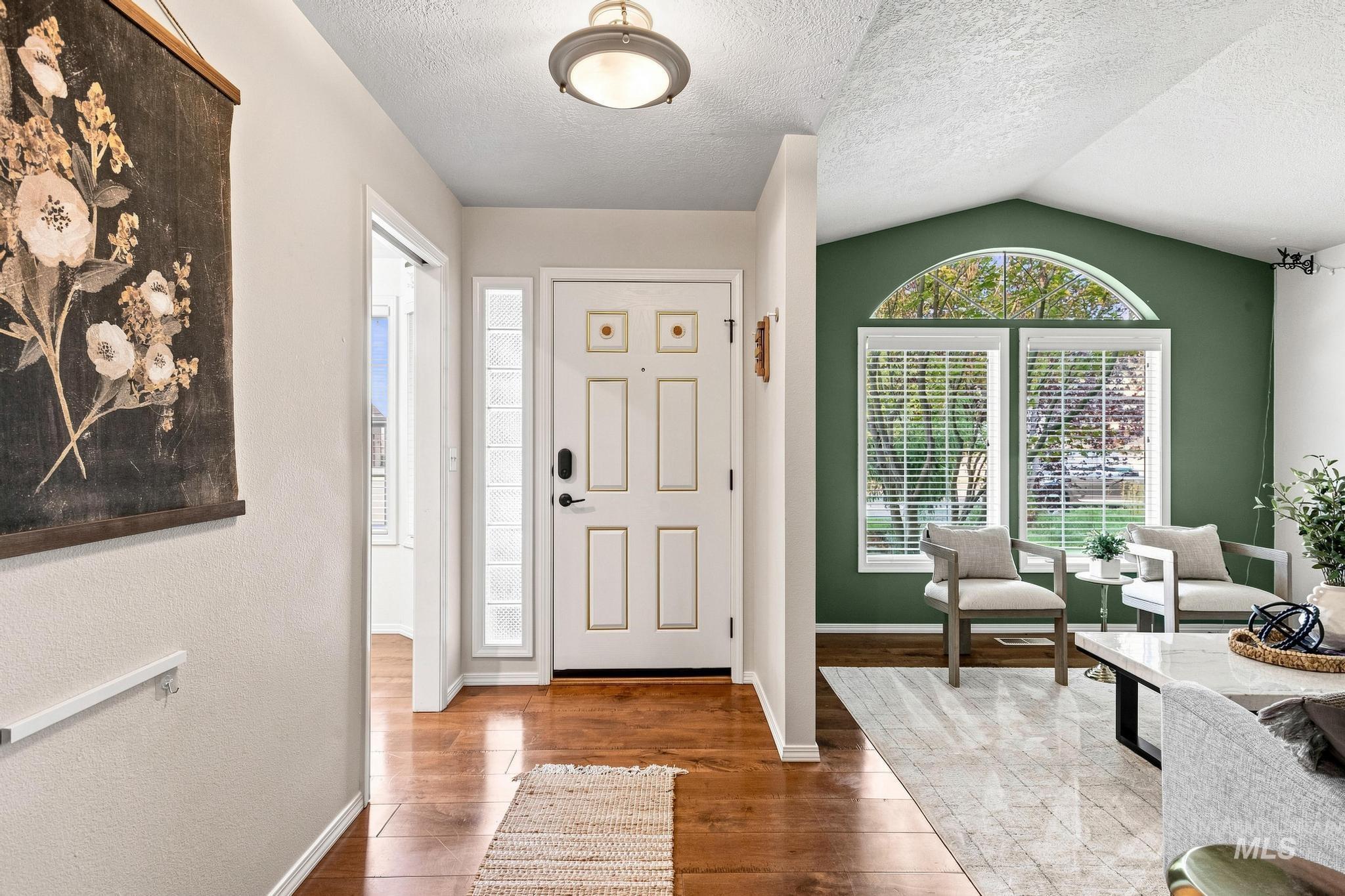 2851 N Camden Place Property Photo 6