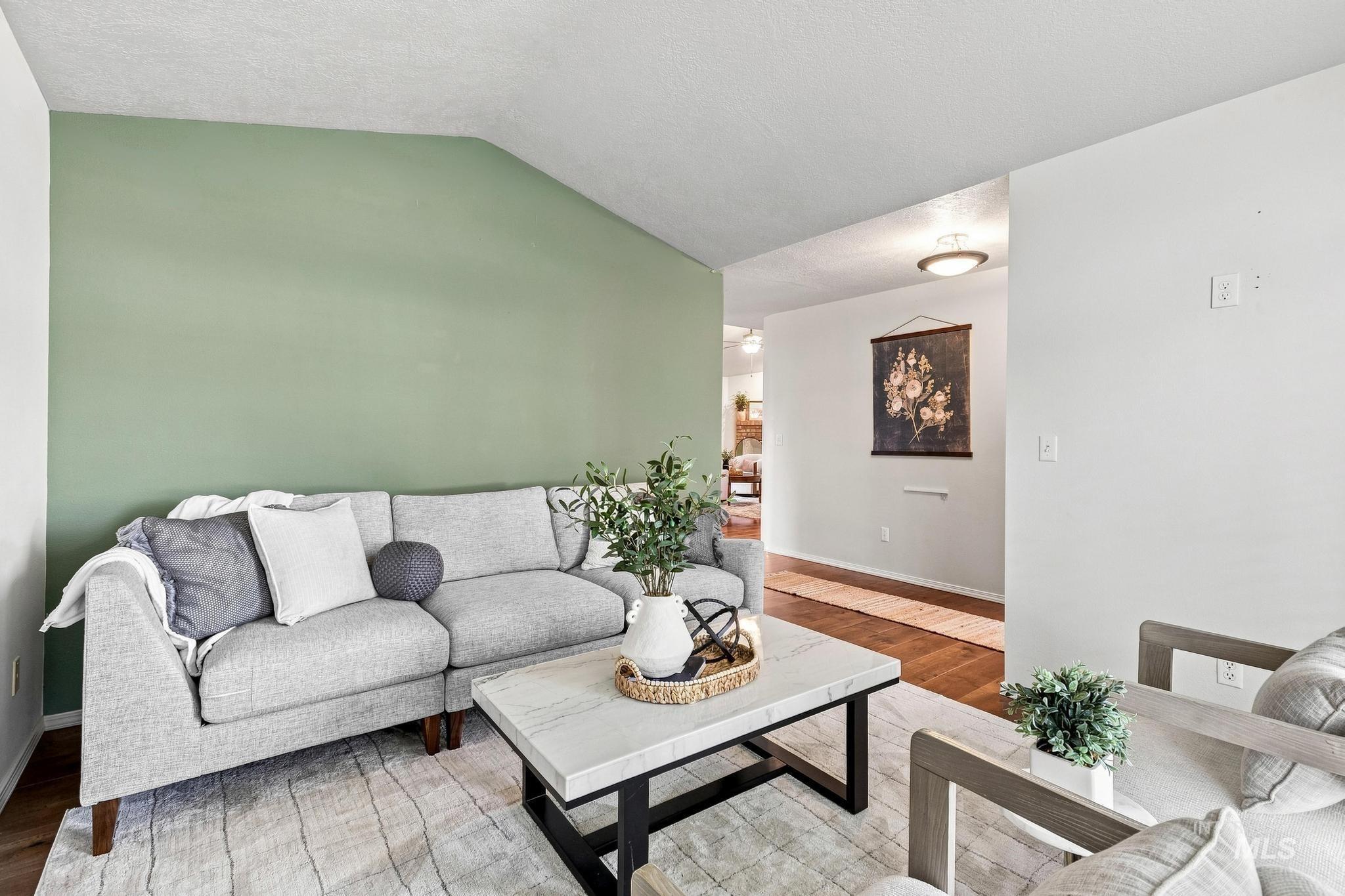 2851 N Camden Place Property Photo 8