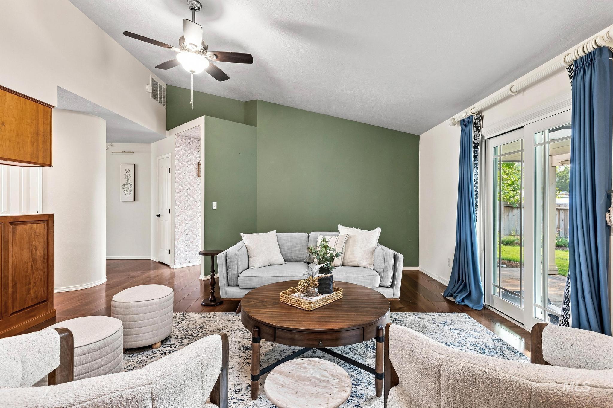 2851 N Camden Place Property Photo 11