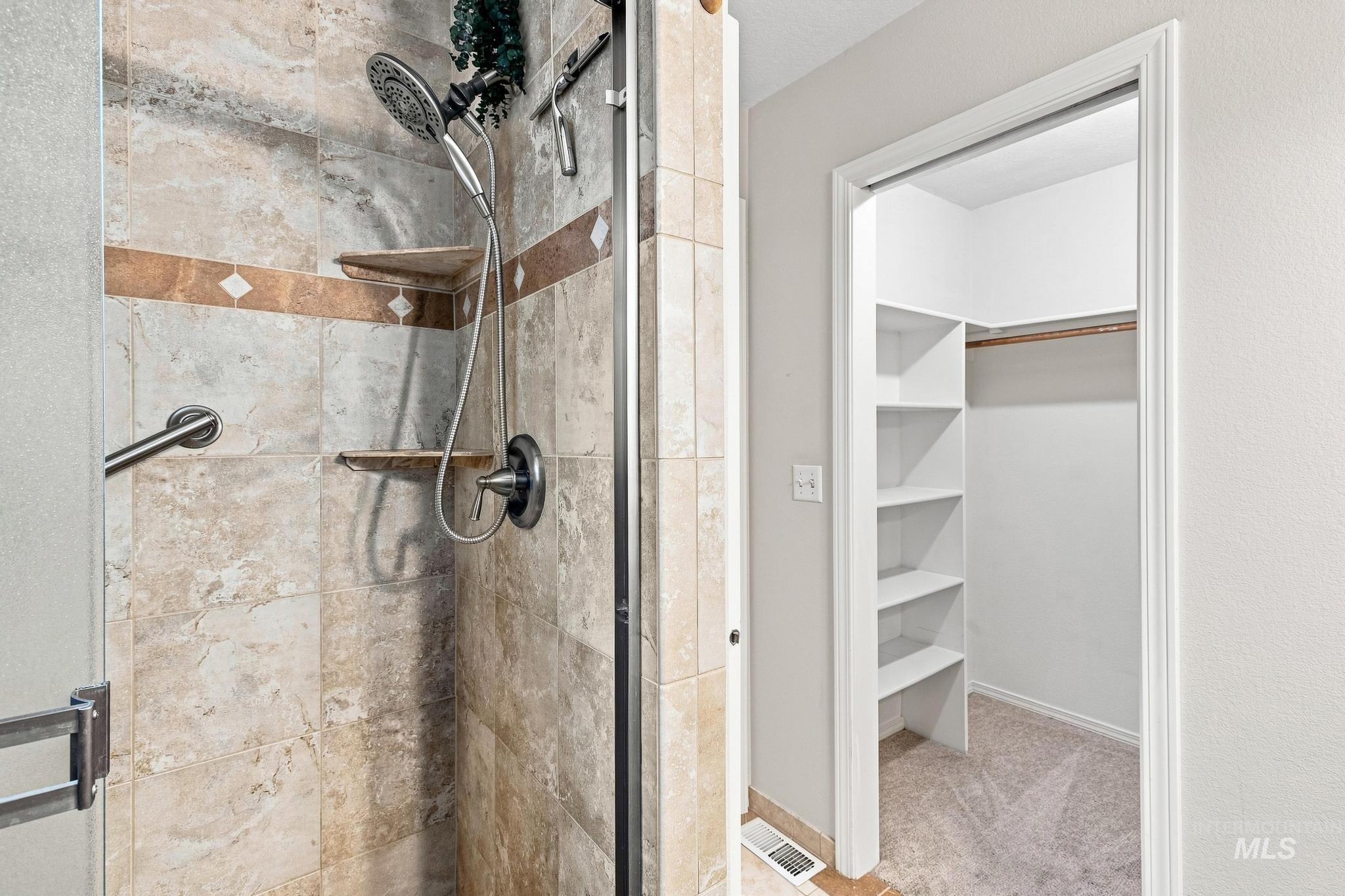 2851 N Camden Place Property Photo 25