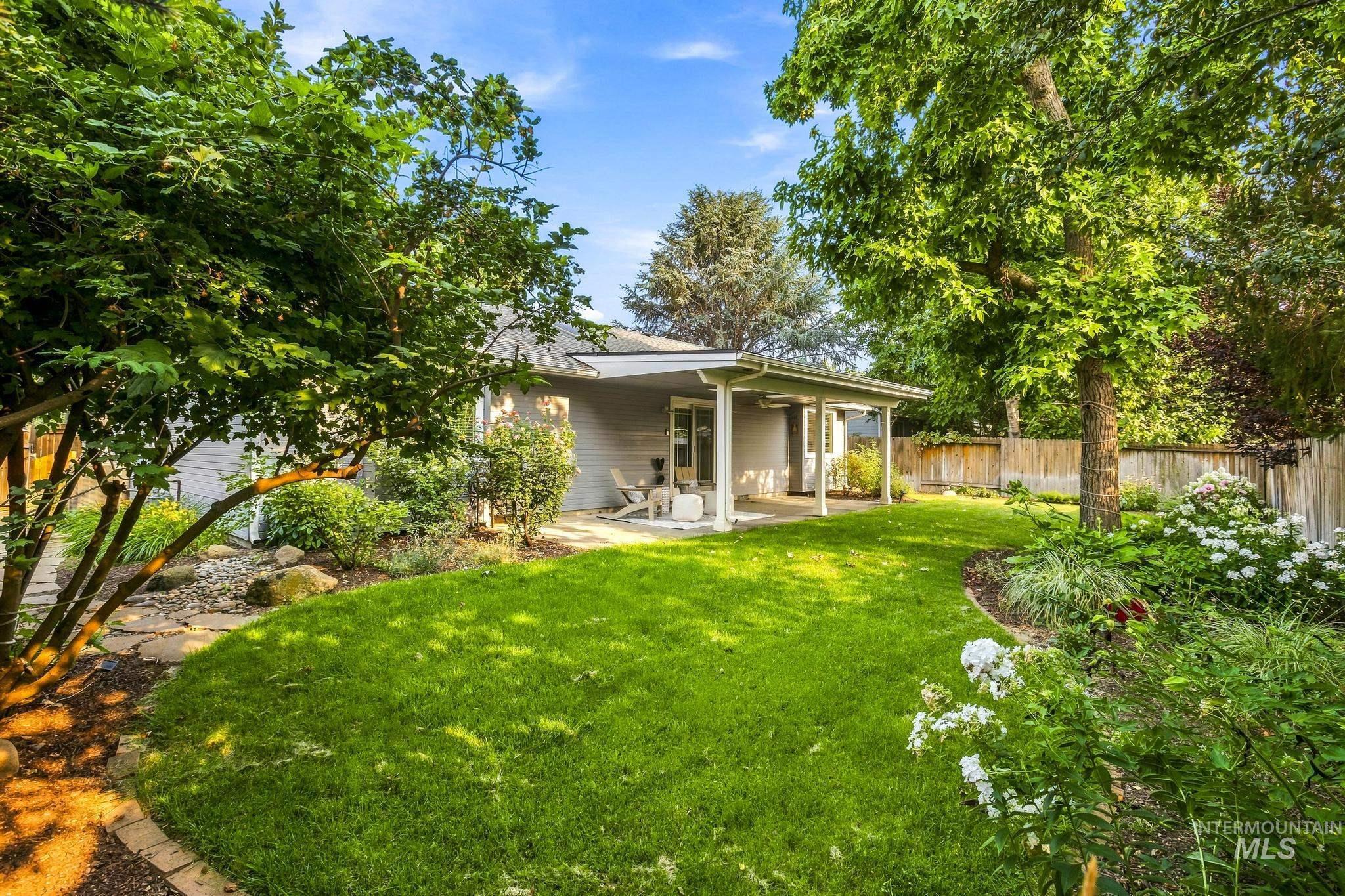 2851 N Camden Place Property Photo 33