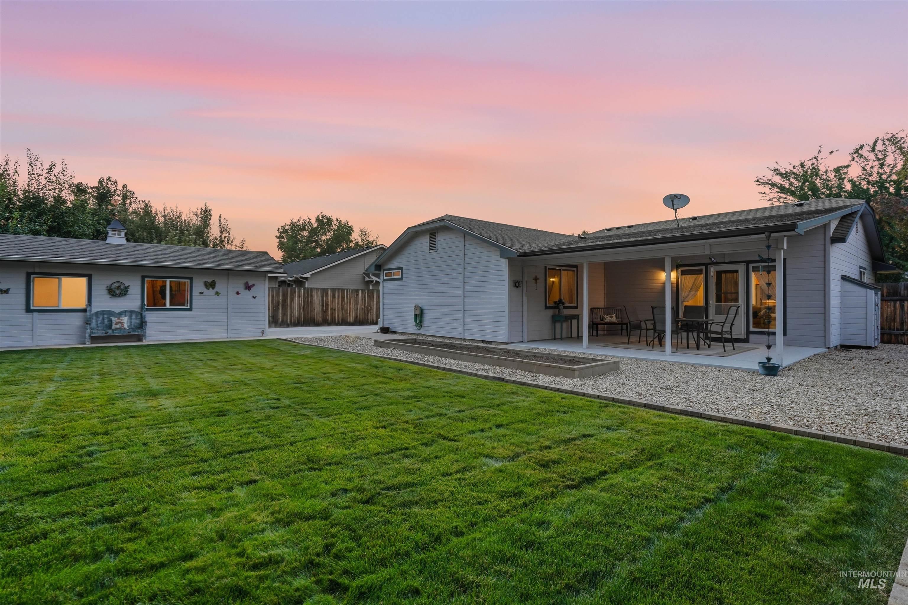 1925 E Challis Dr Property Photo 3