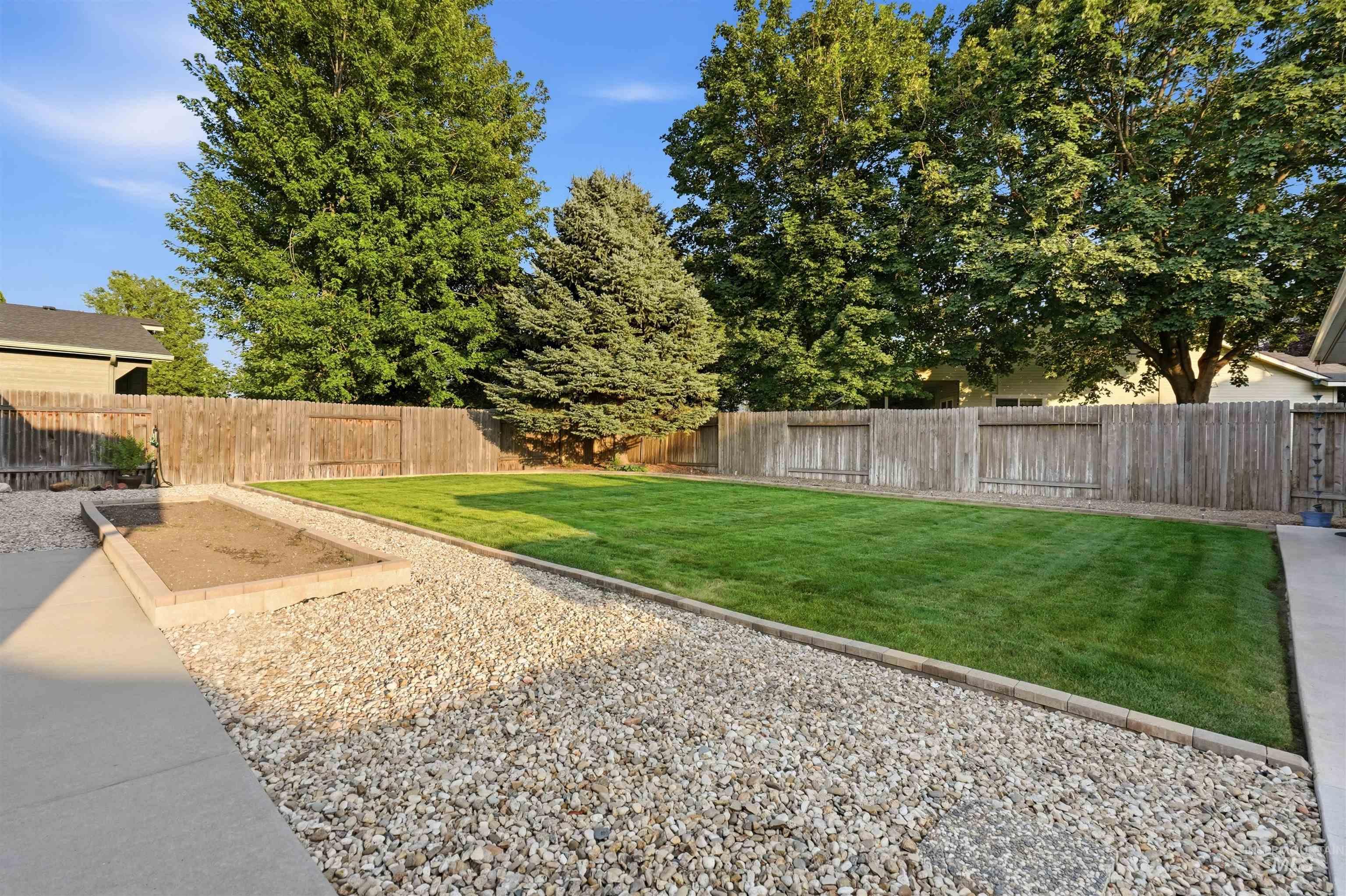 1925 E Challis Dr Property Photo 31