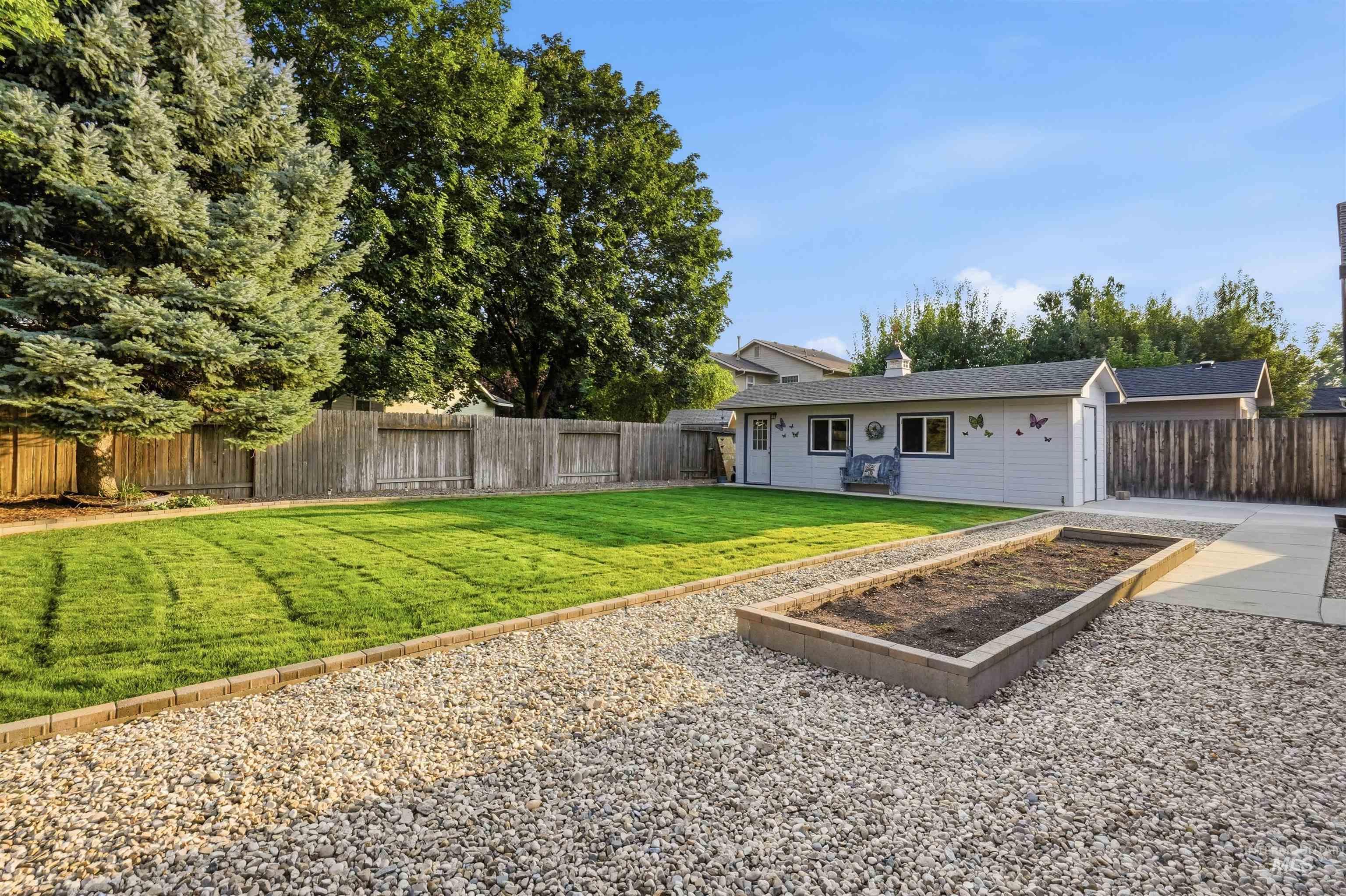 1925 E Challis Dr Property Photo 32