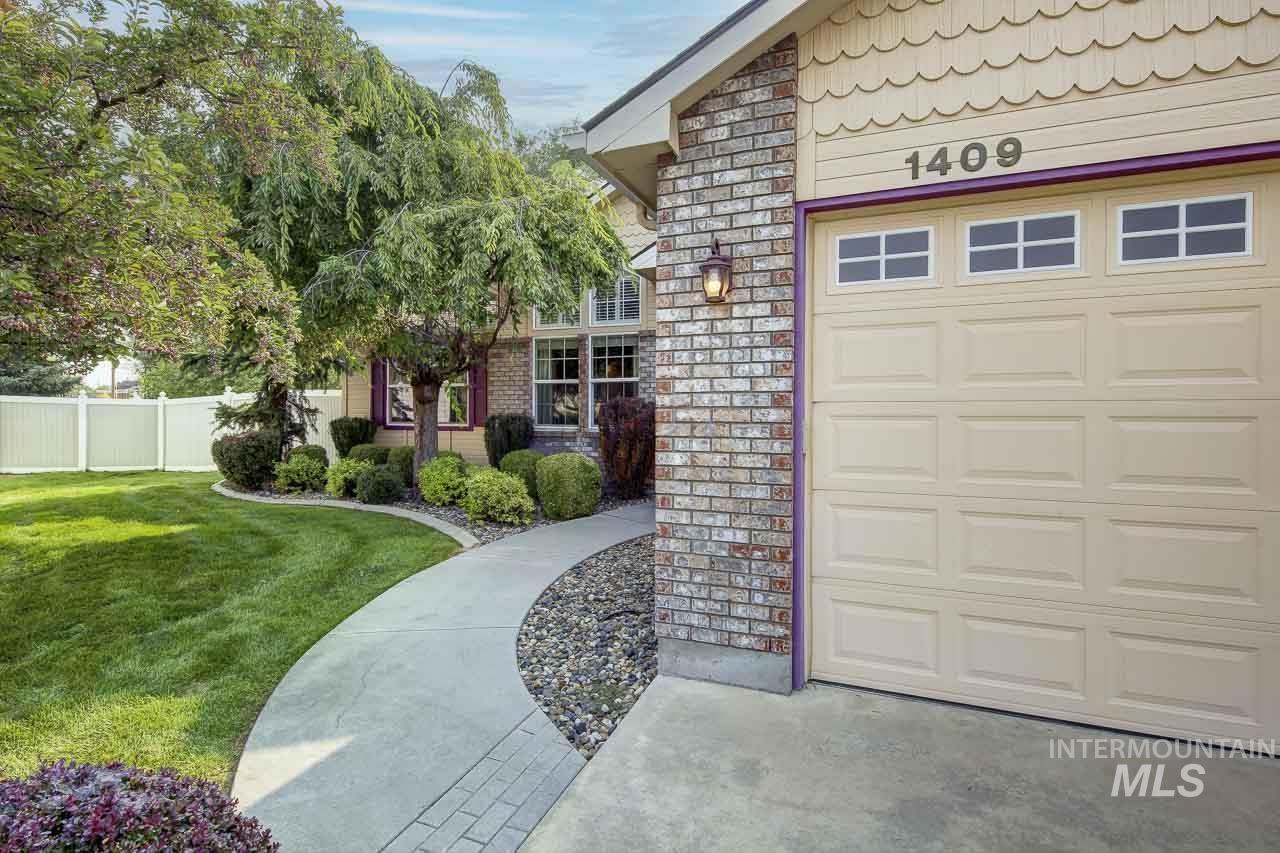 1409 S Middle Creek Ct Property Photo 3