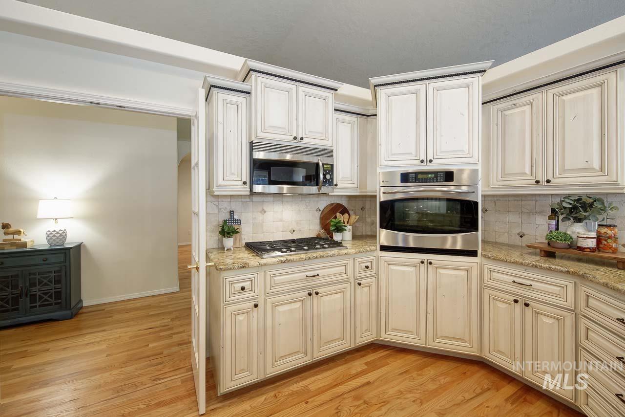 1409 S Middle Creek Ct Property Photo 6