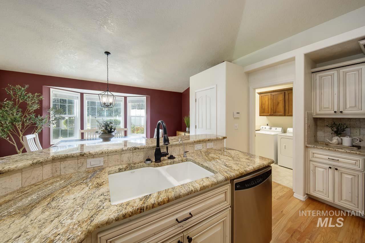 1409 S Middle Creek Ct Property Photo 8