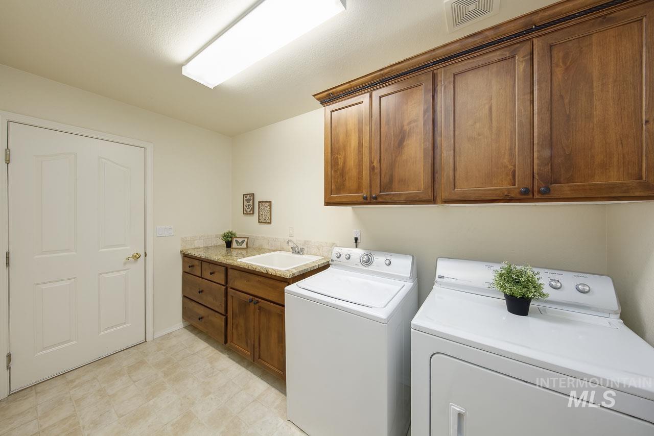 1409 S Middle Creek Ct Property Photo 9