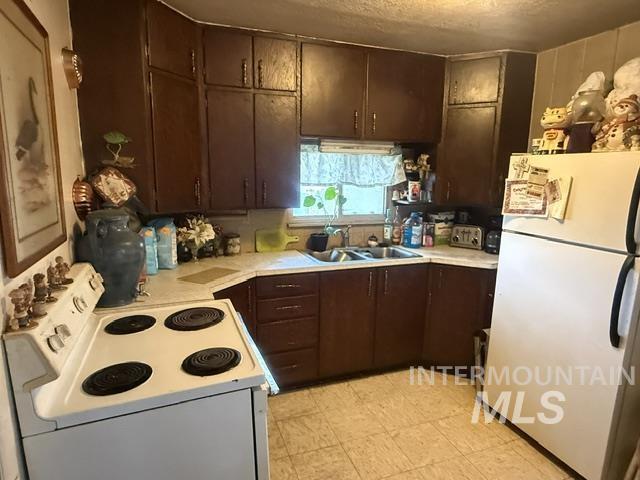 377 S Davis Rd Property Photo 7