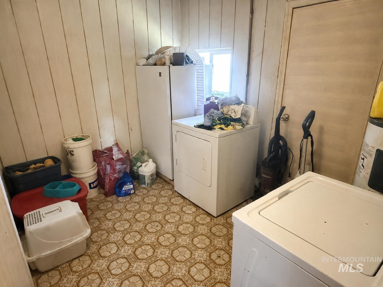 377 S Davis Rd Property Photo 13