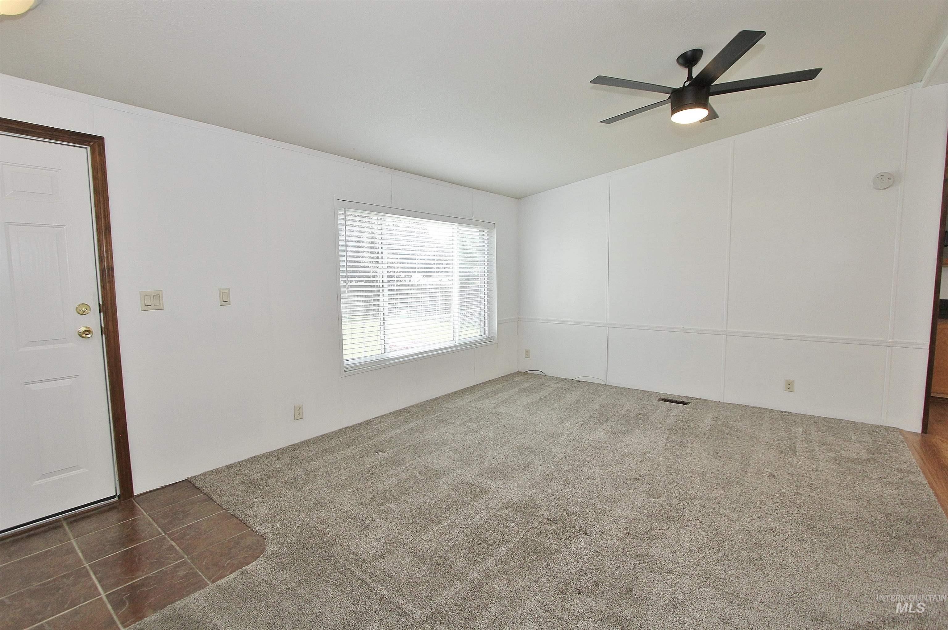 5153 W Cody Ln. Property Photo 4