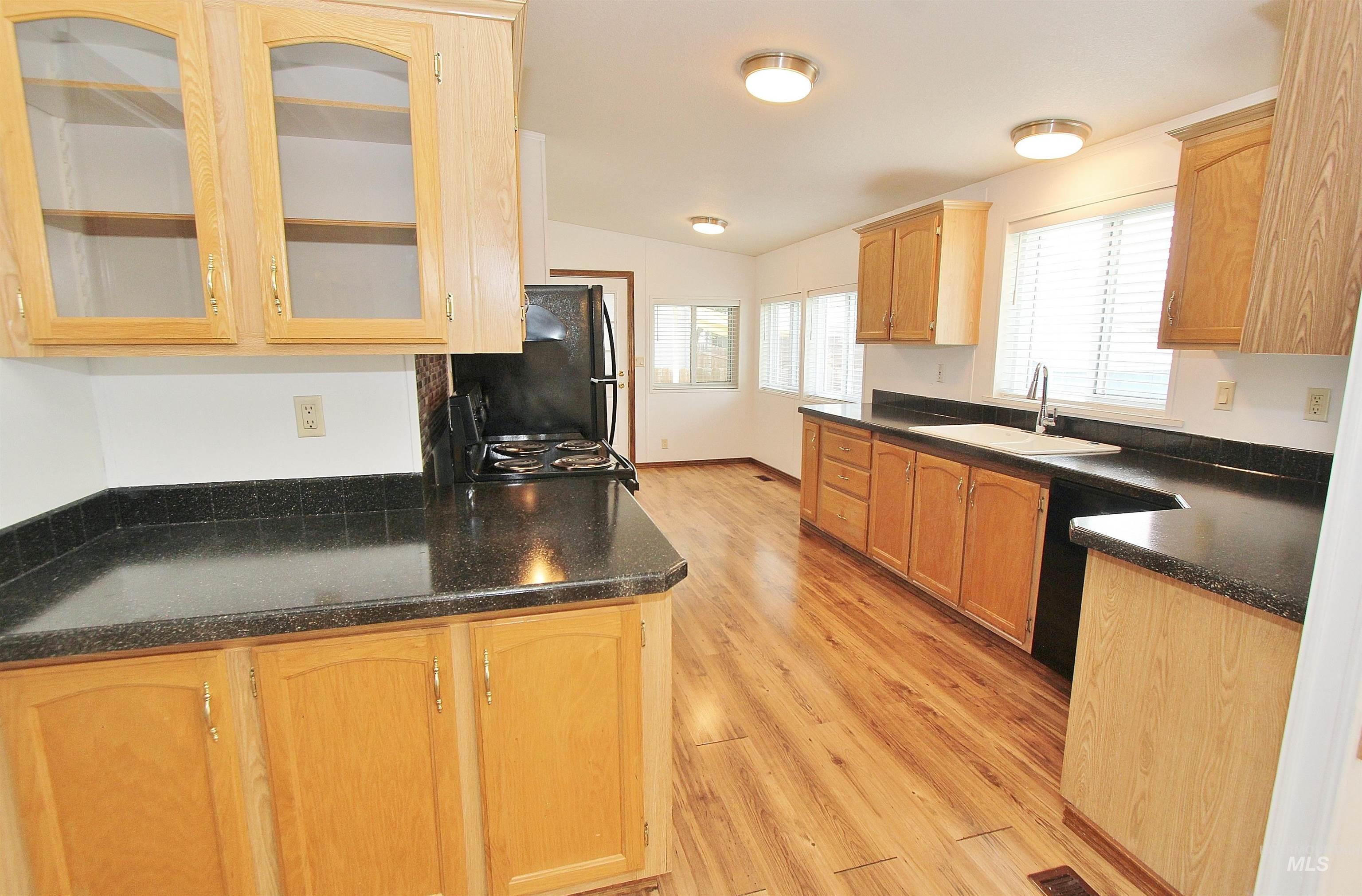 5153 W Cody Ln. Property Photo 6