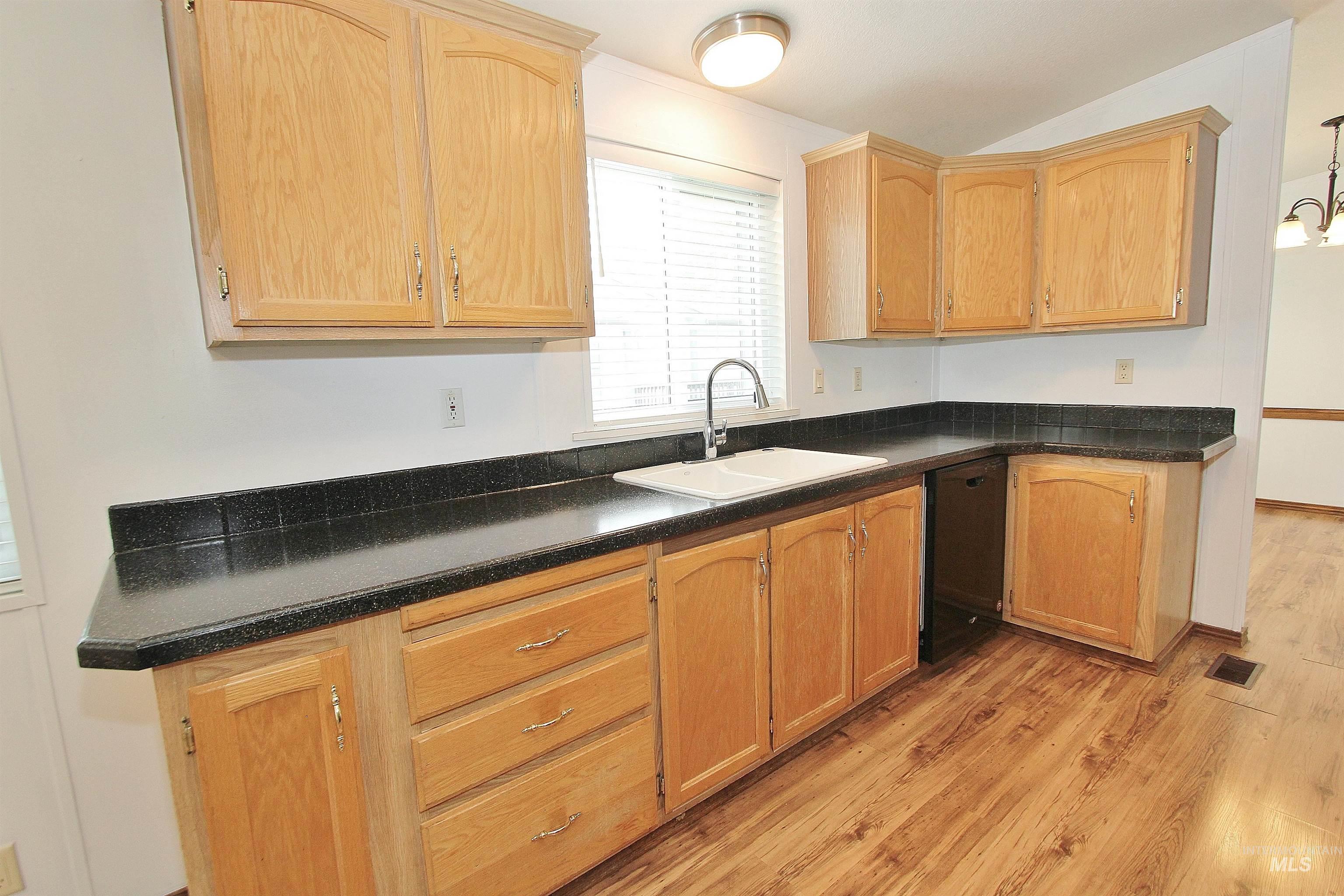 5153 W Cody Ln. Property Photo 8