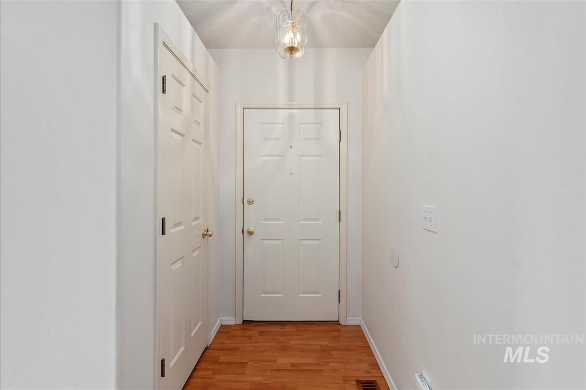 124 South Valley Dr Property Photo 3