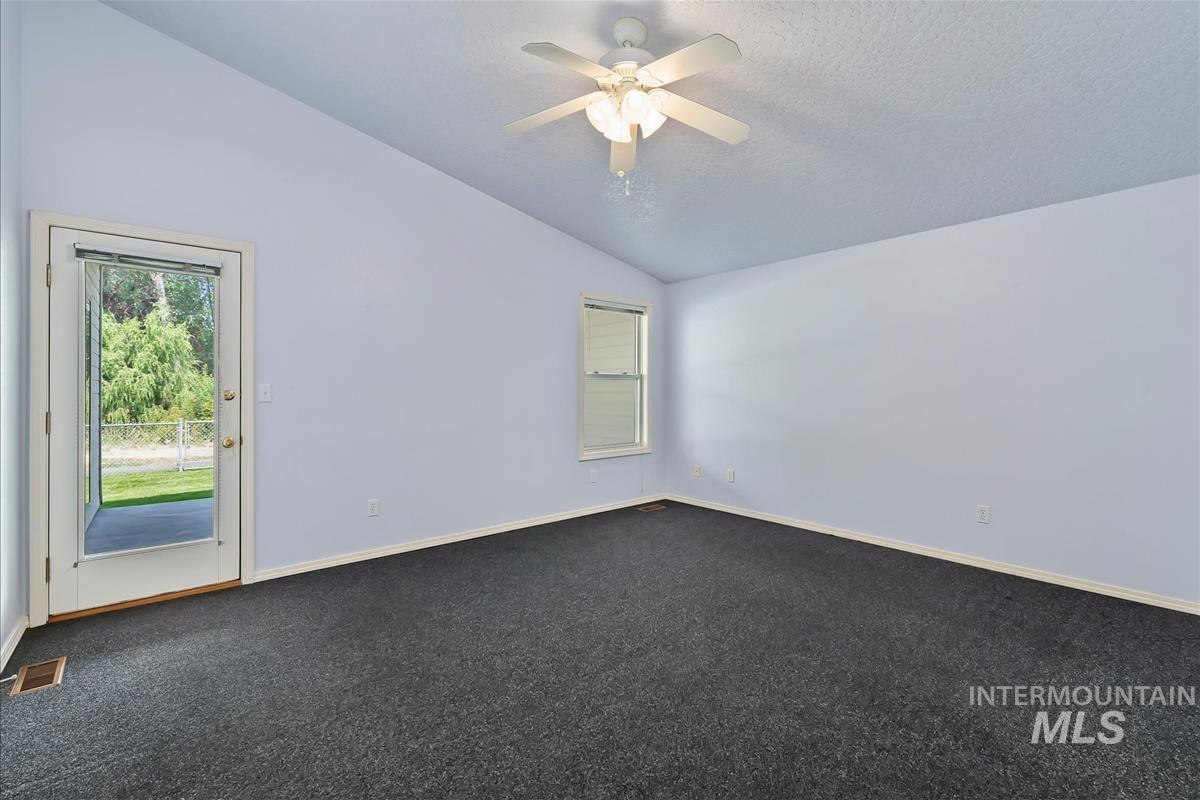 124 South Valley Dr Property Photo 16