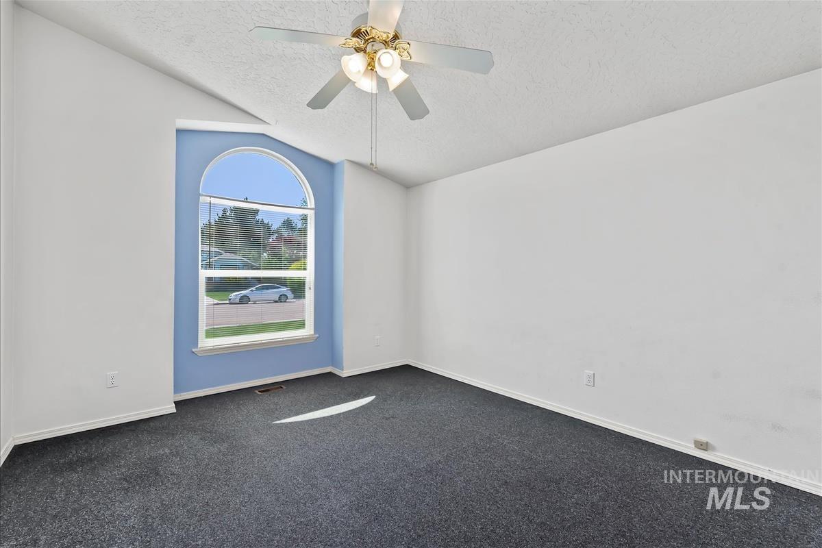 124 South Valley Dr Property Photo 22