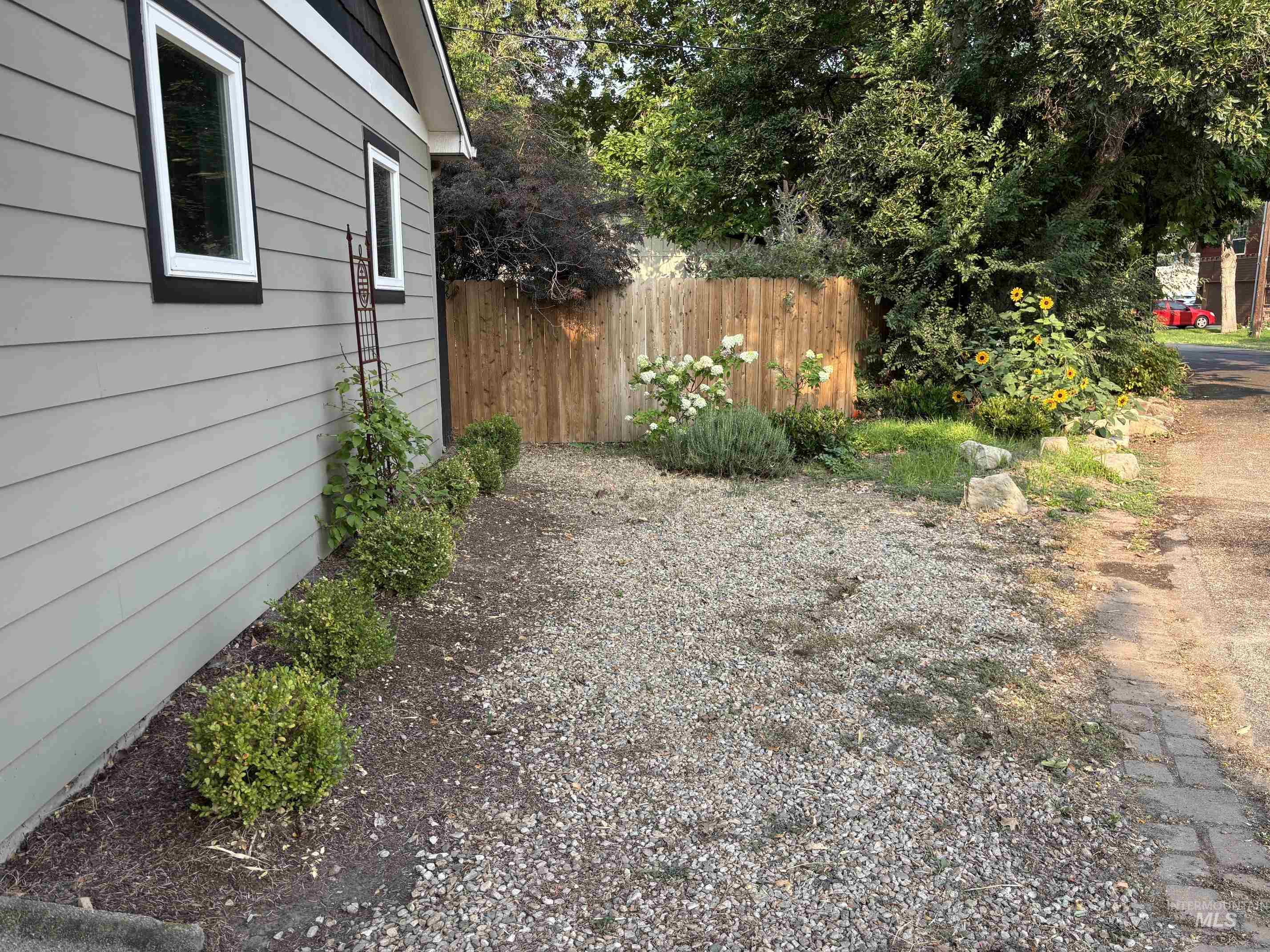 3401 W Plant Dr Property Photo 4