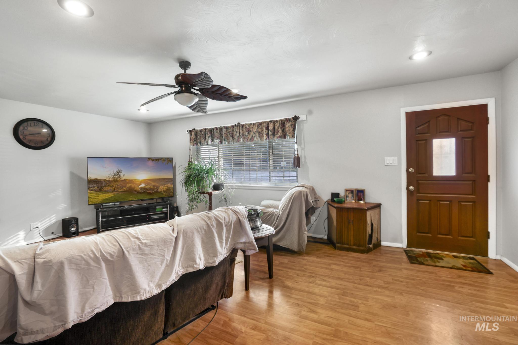 943 Del Mar Drive Property Photo 8