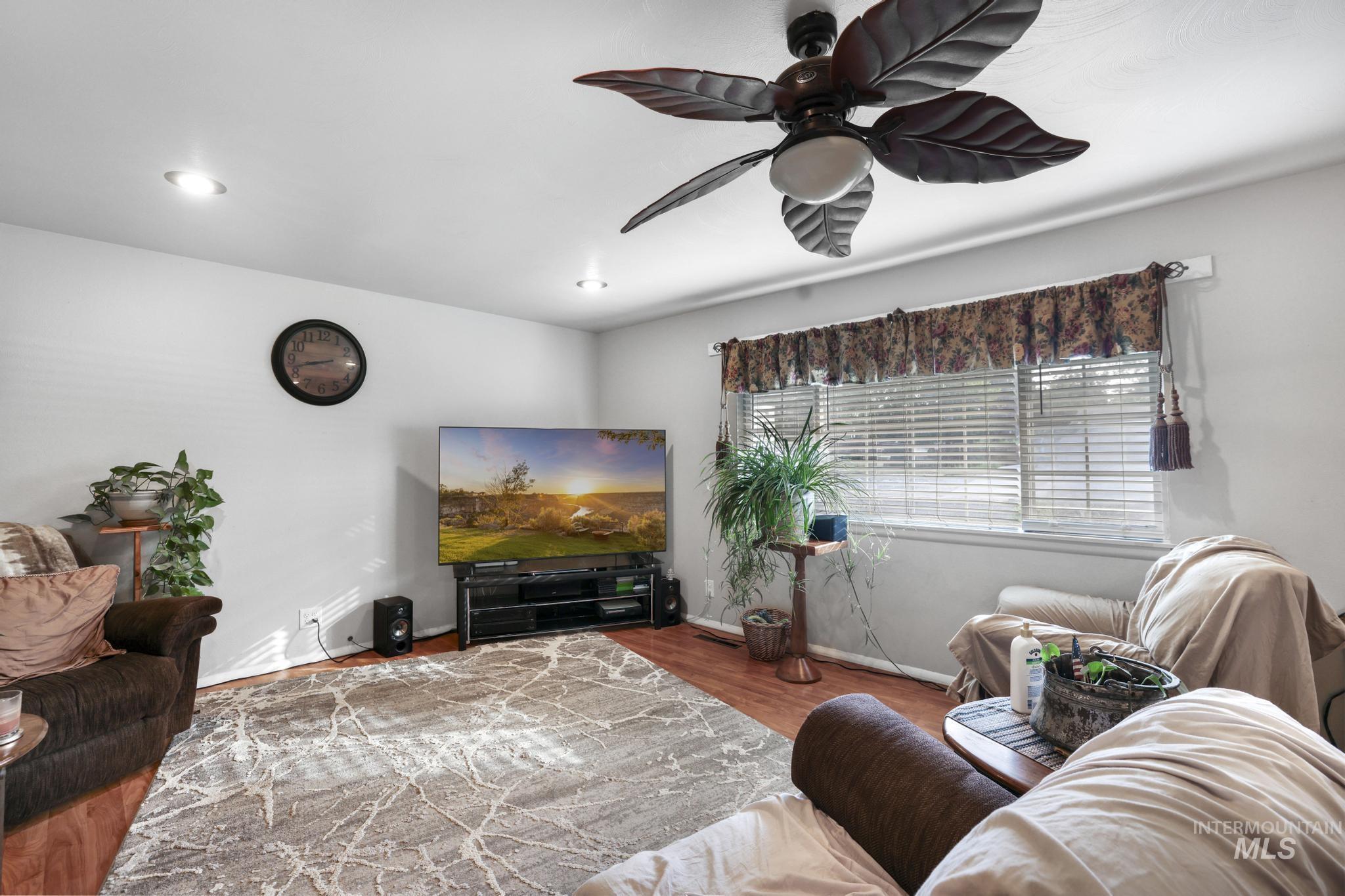 943 Del Mar Drive Property Photo 9