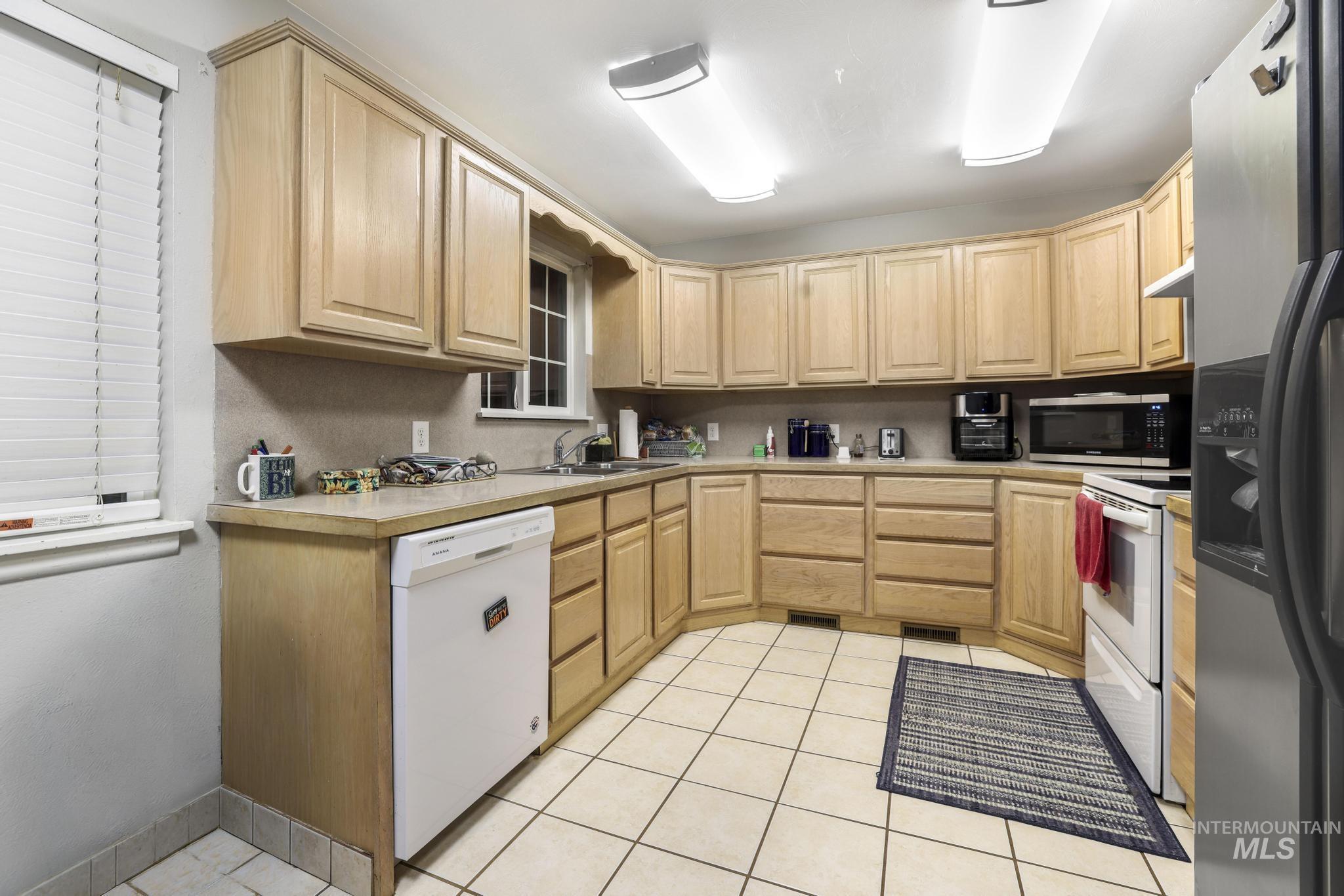 943 Del Mar Drive Property Photo 14