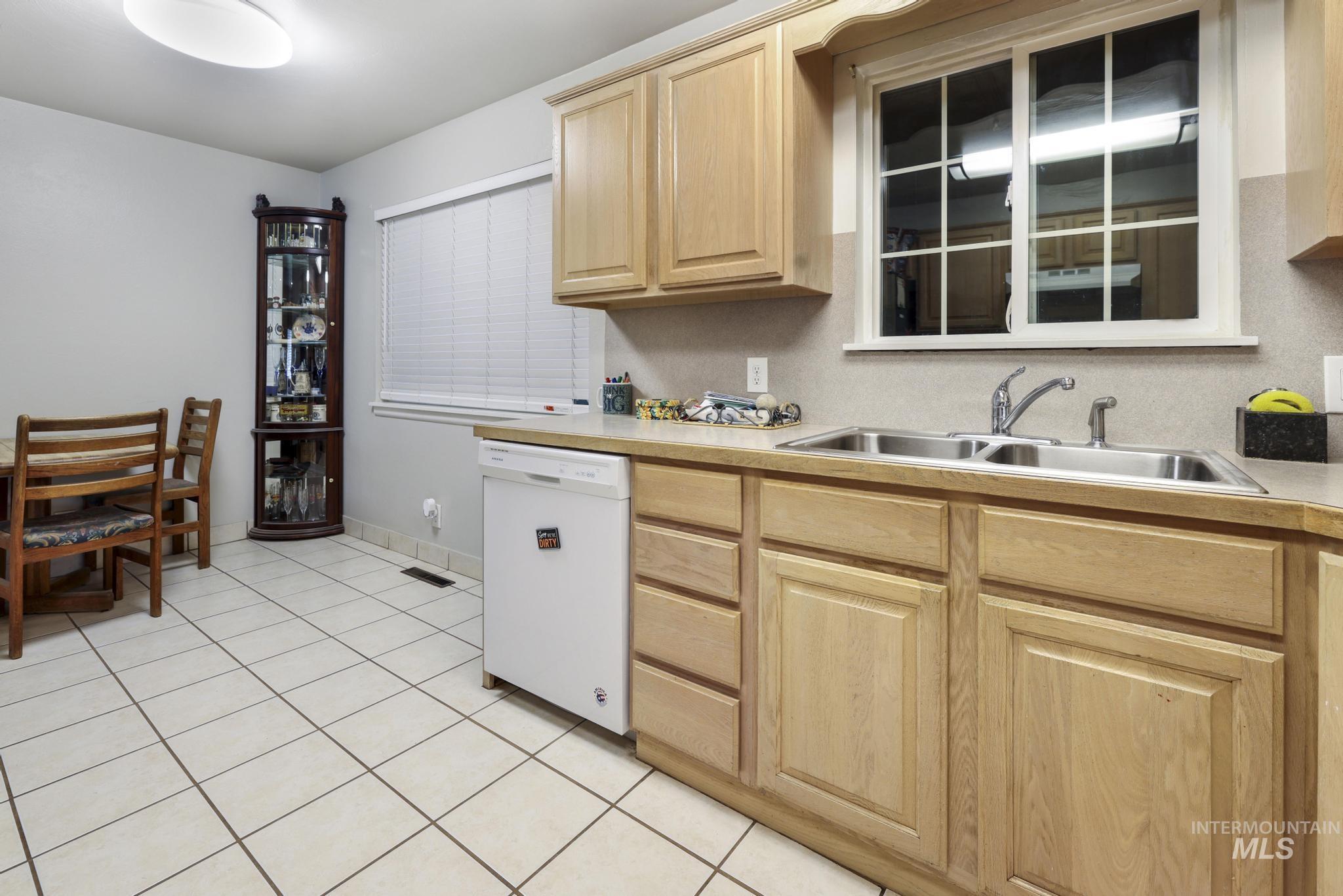 943 Del Mar Drive Property Photo 18