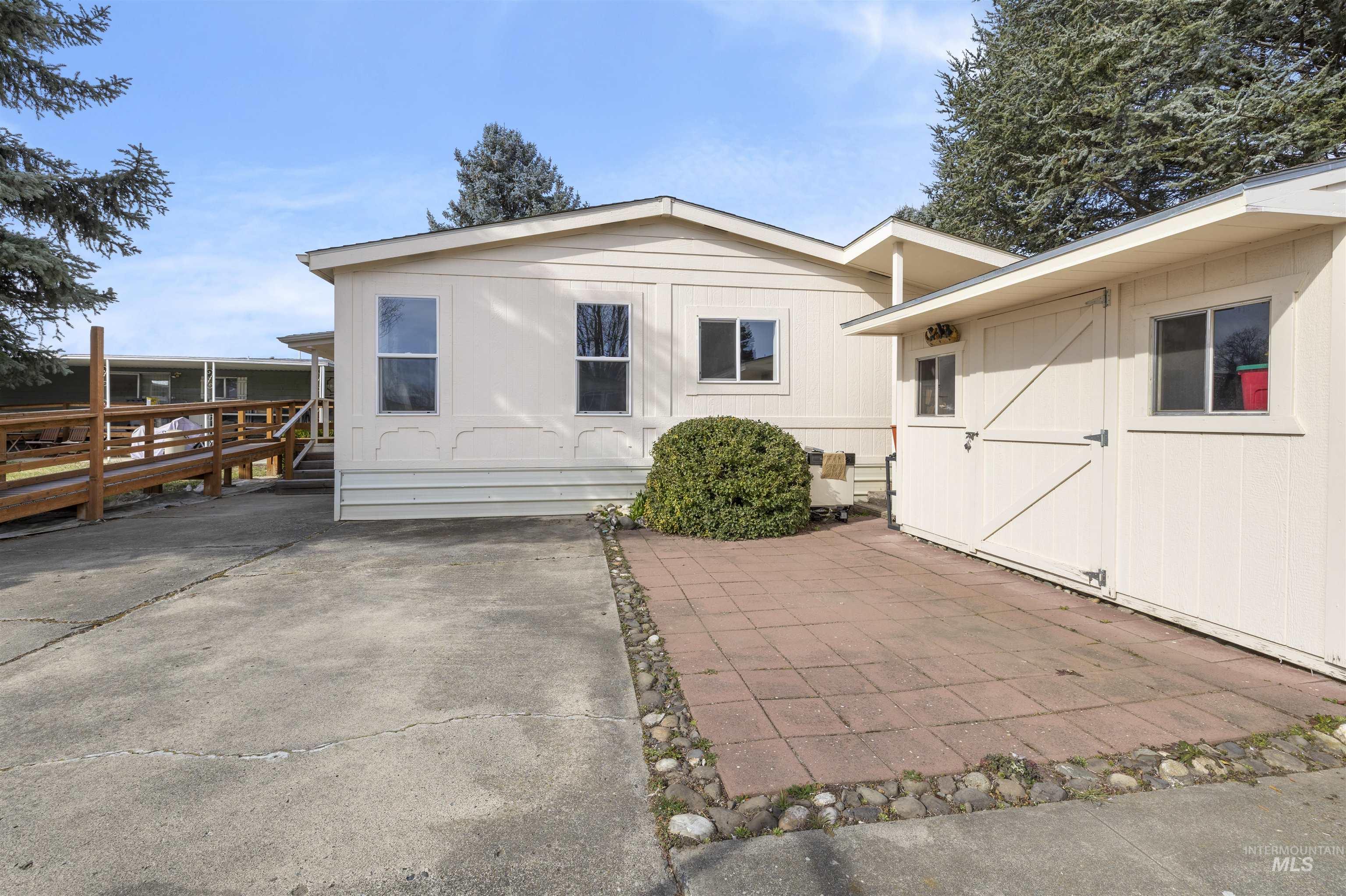 2015 6th Avenue #102 Property Photo 1