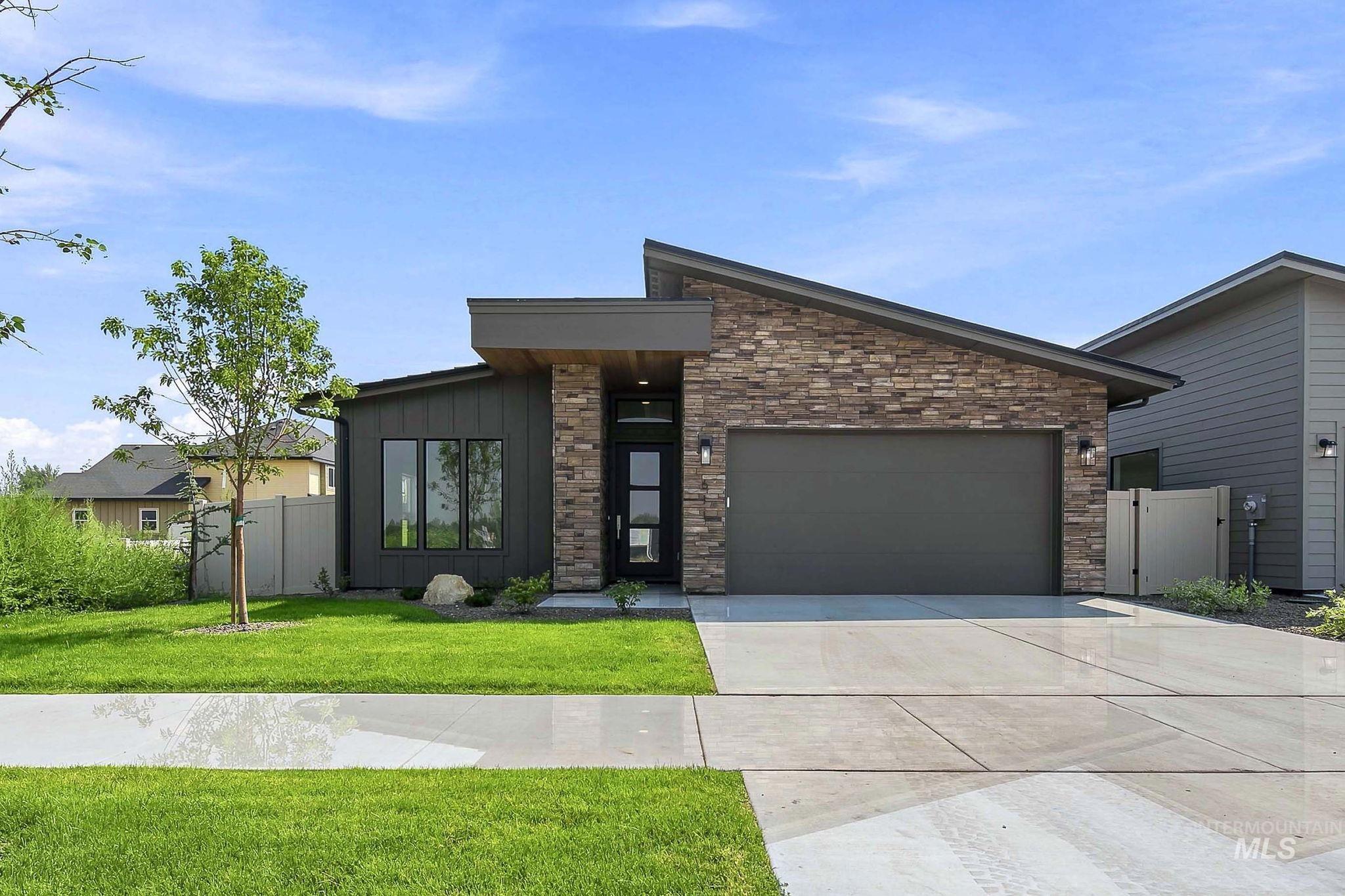 611 W Wrangler Property Photo 1
