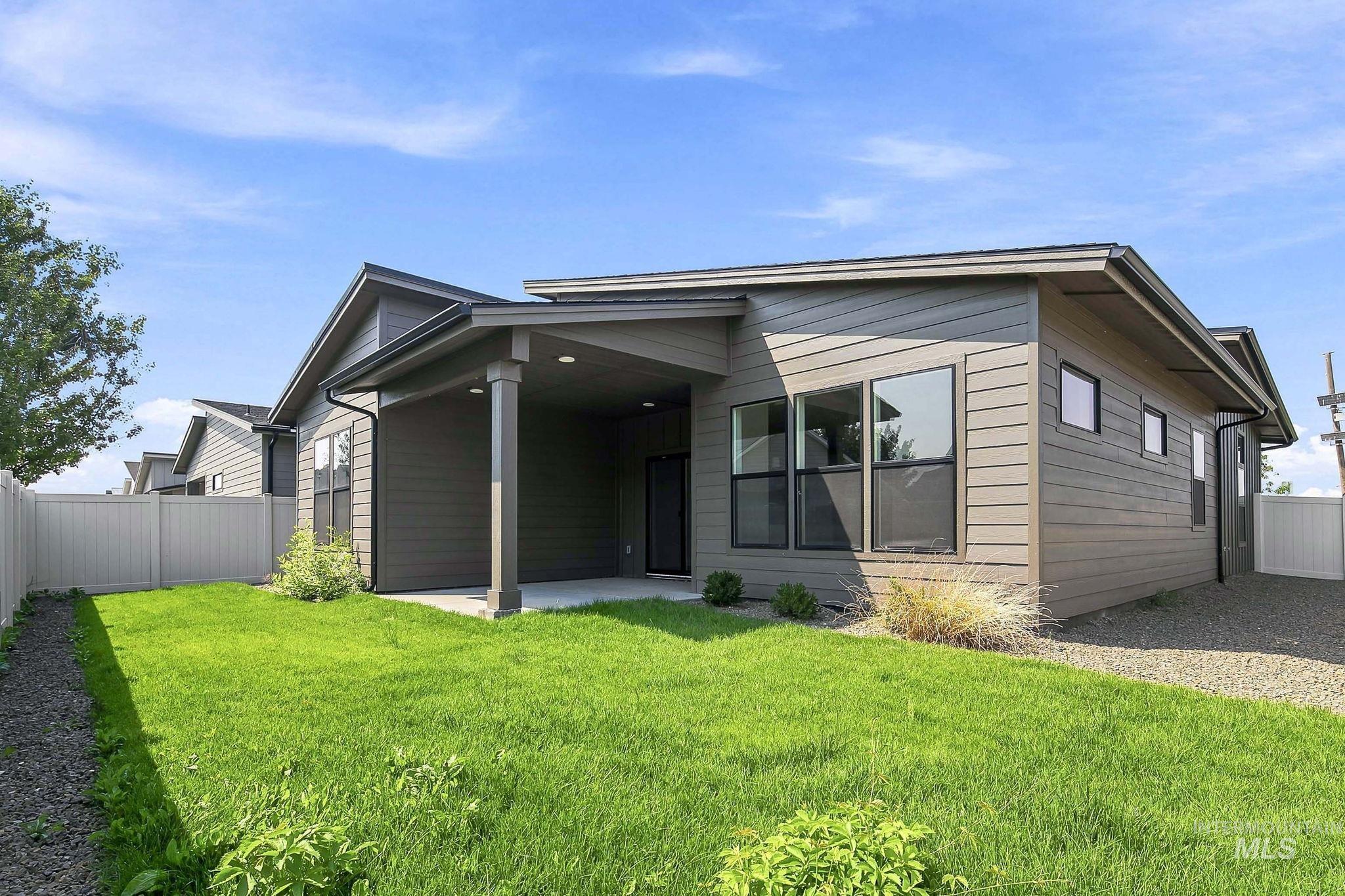 611 W Wrangler Property Photo 4