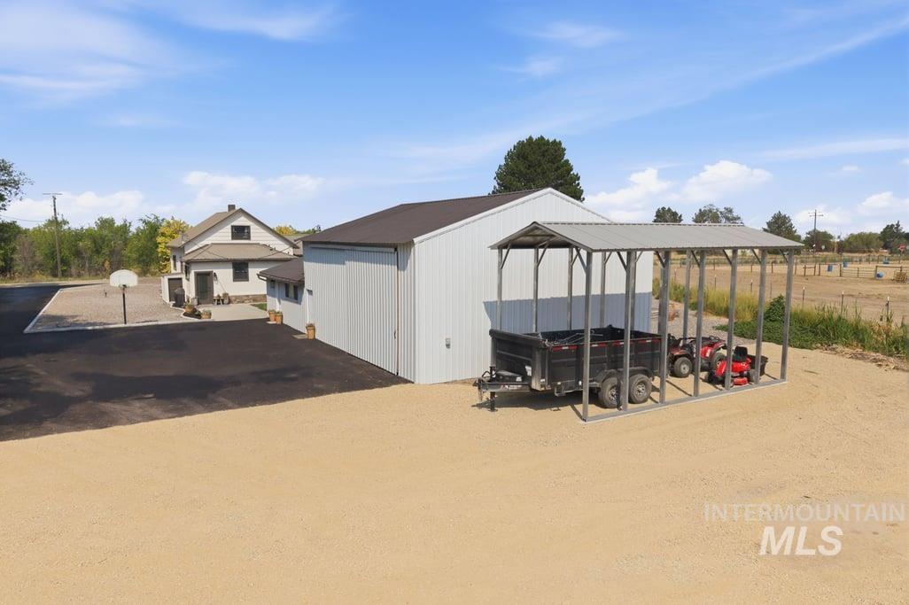 1600 S Eagle Rd Property Photo 14