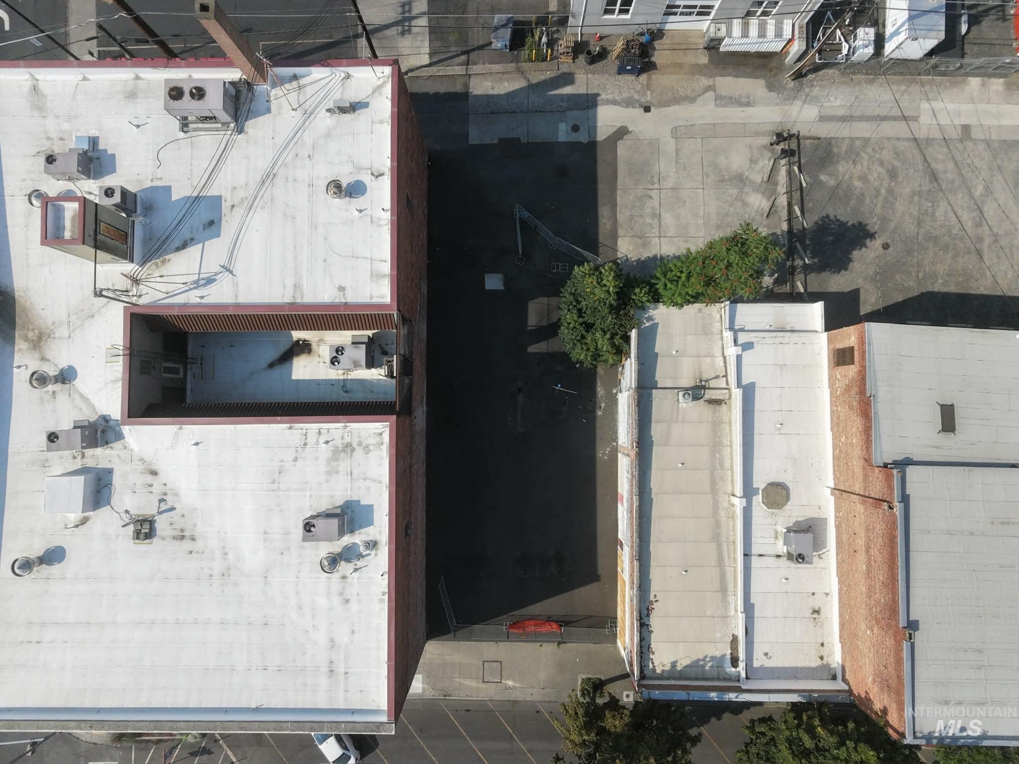 858 Main St Property Photo 4