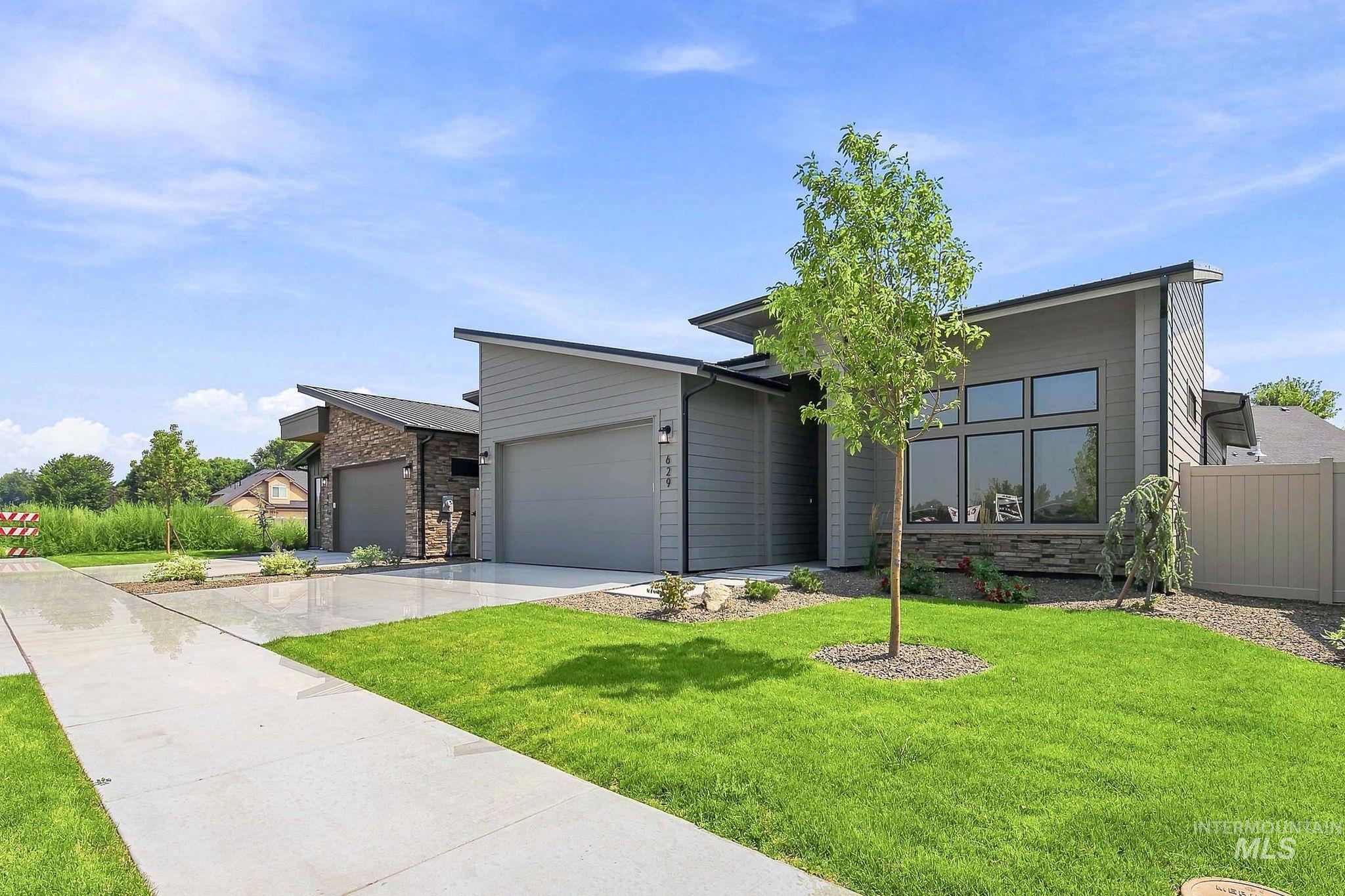 629 W Wrangler Property Photo 3