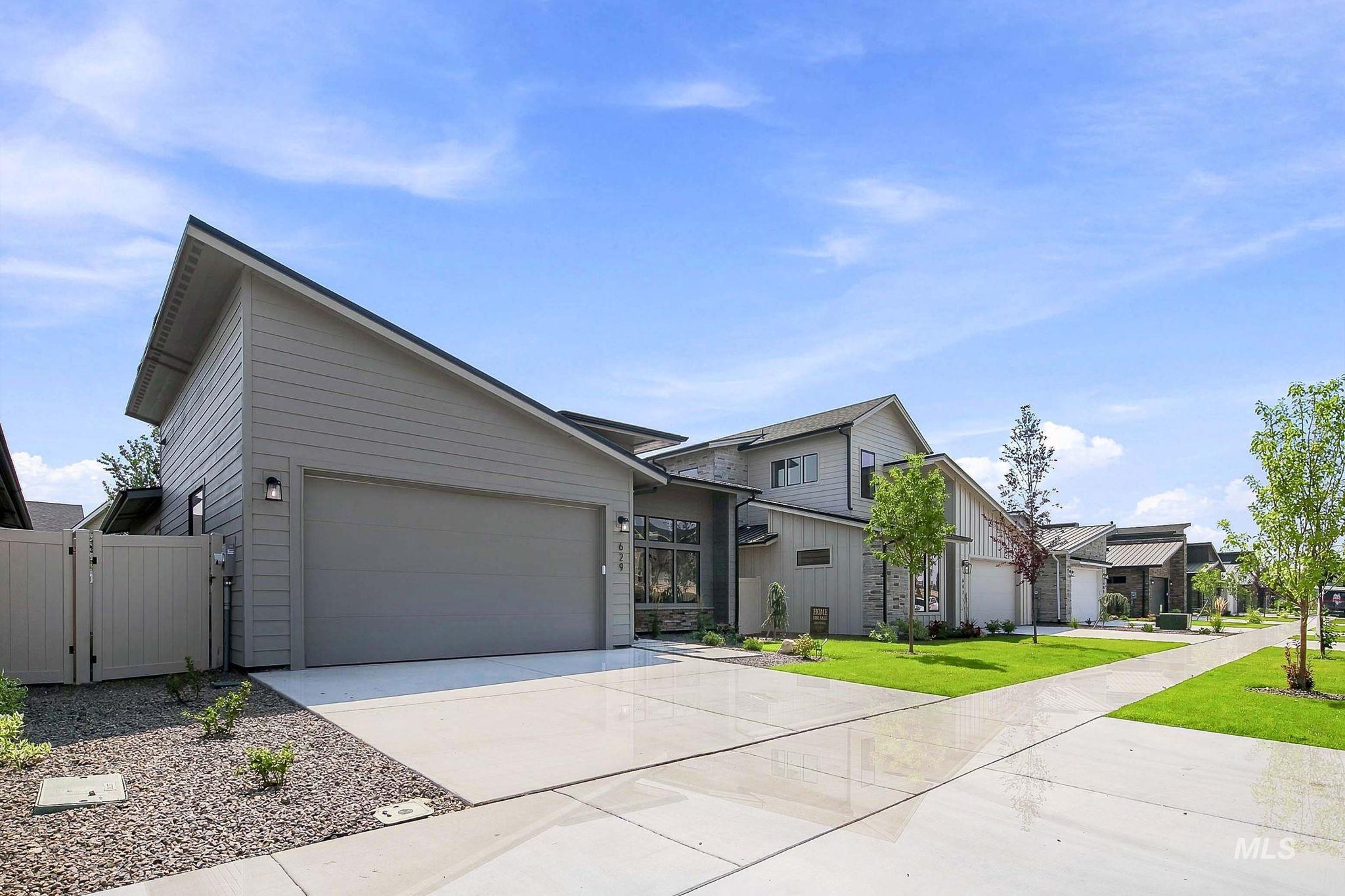 629 W Wrangler Property Photo 4