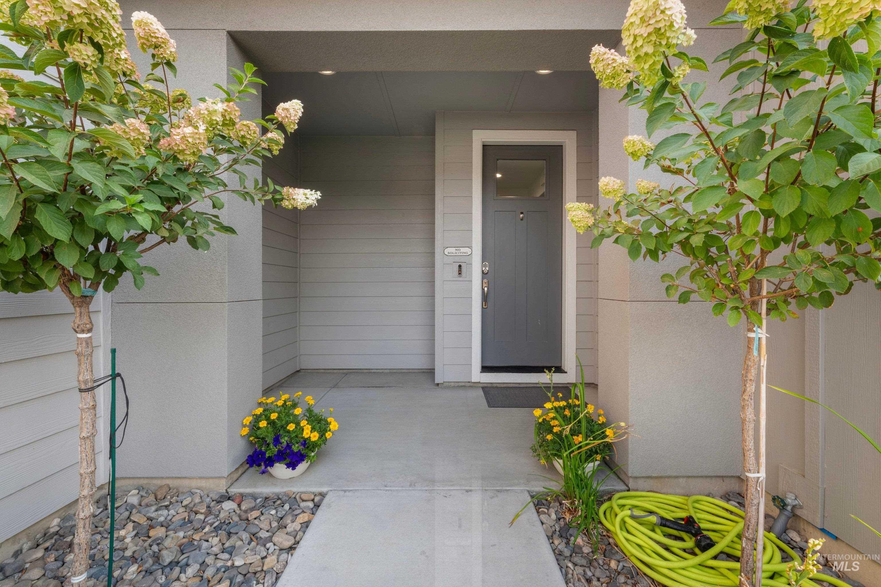 1306 E Sweet Pearl St Property Photo 5