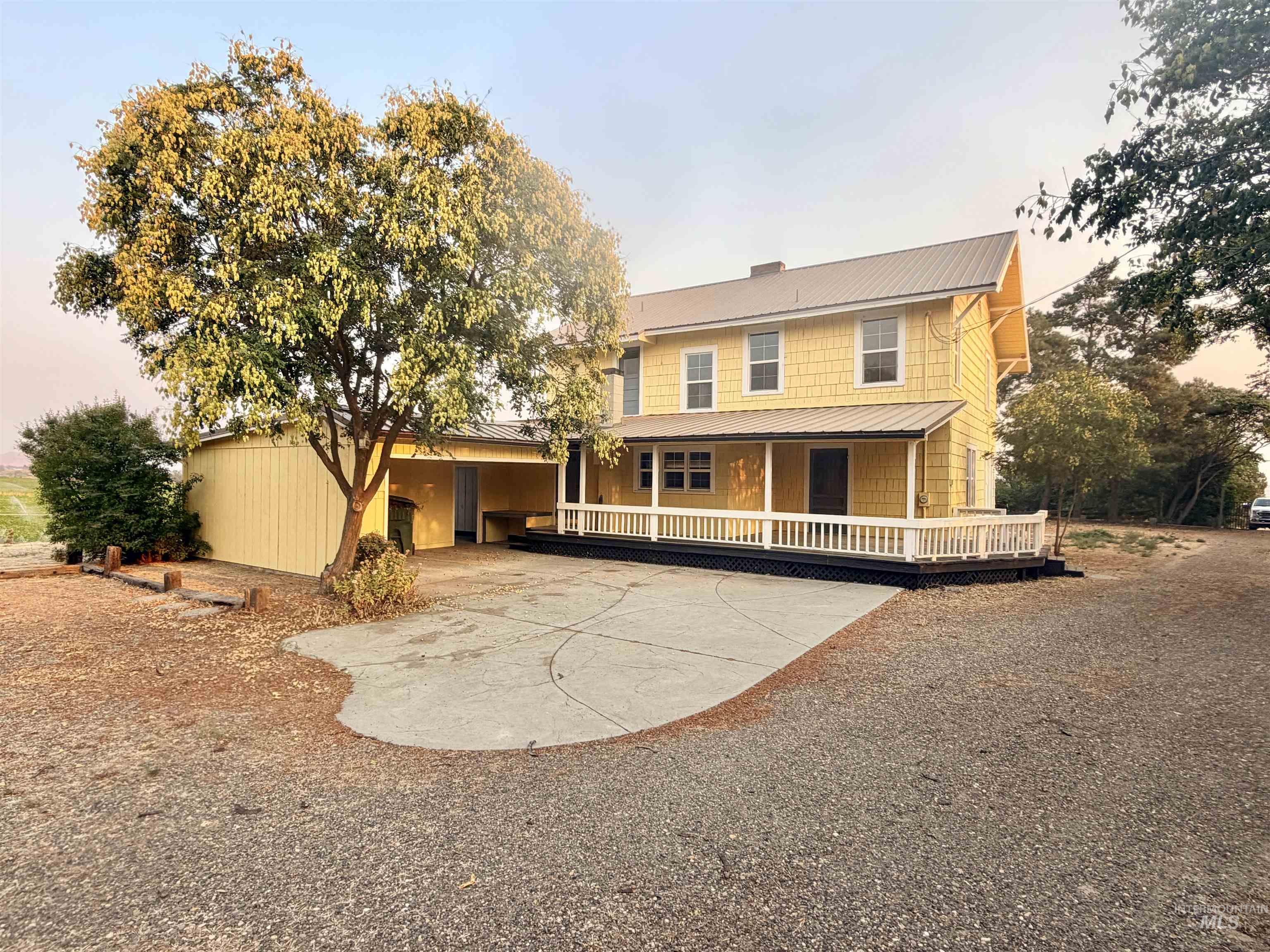 729 Morgan Ave Property Photo 1
