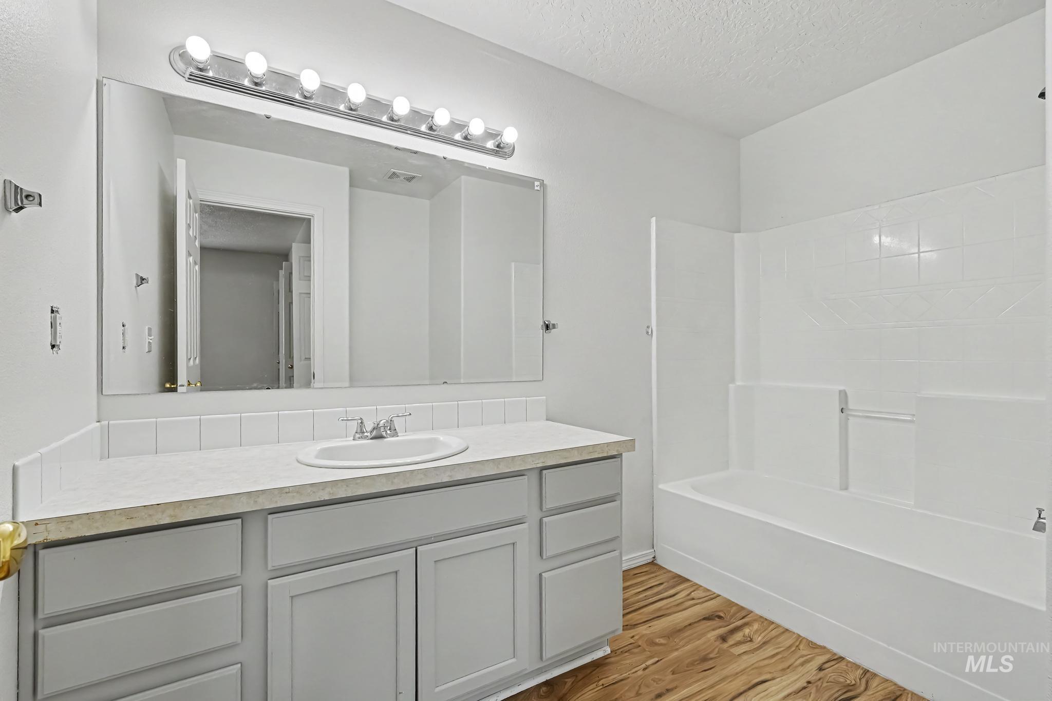4702 Layton Property Photo 8