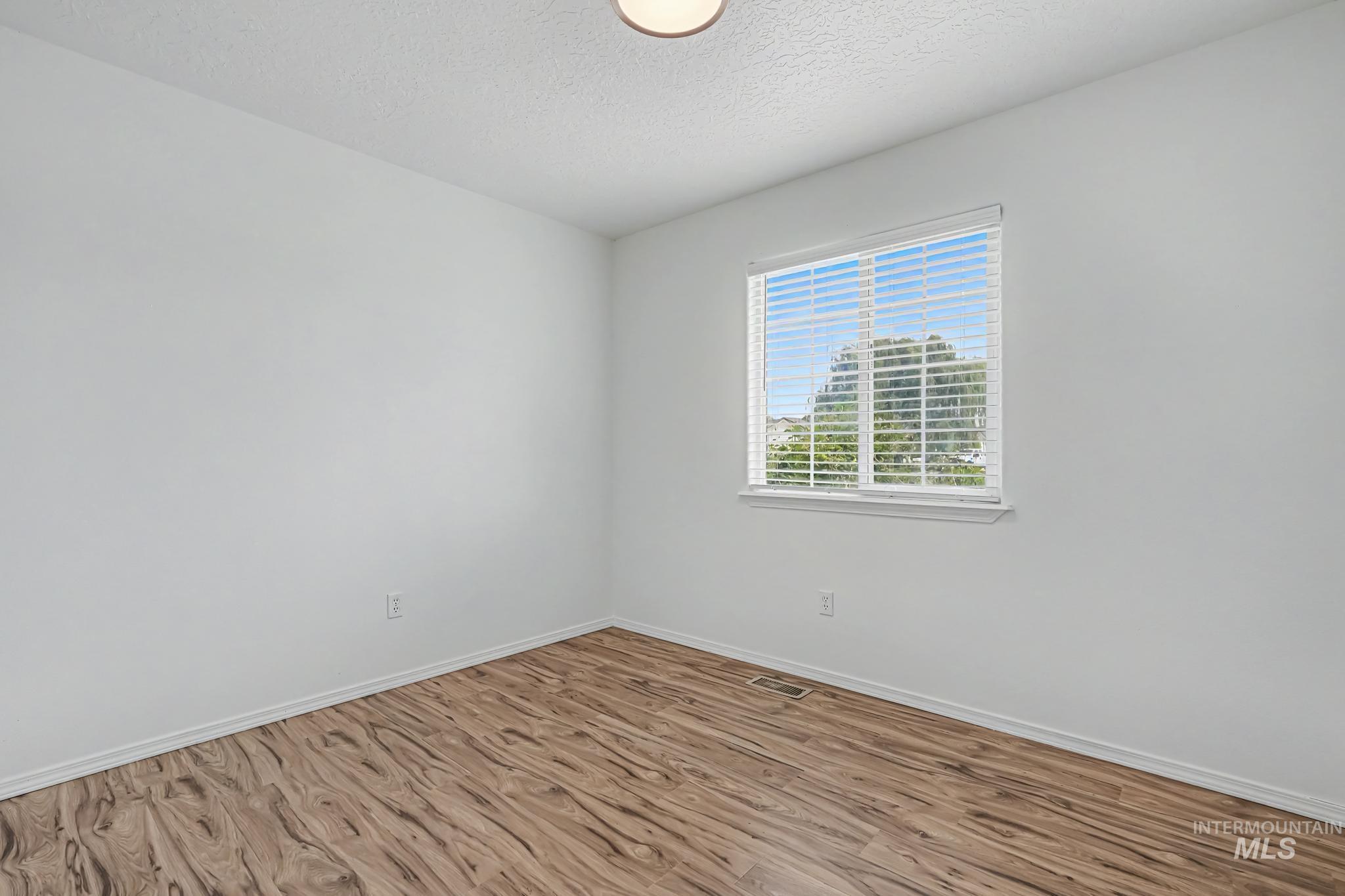 4702 Layton Property Photo 10