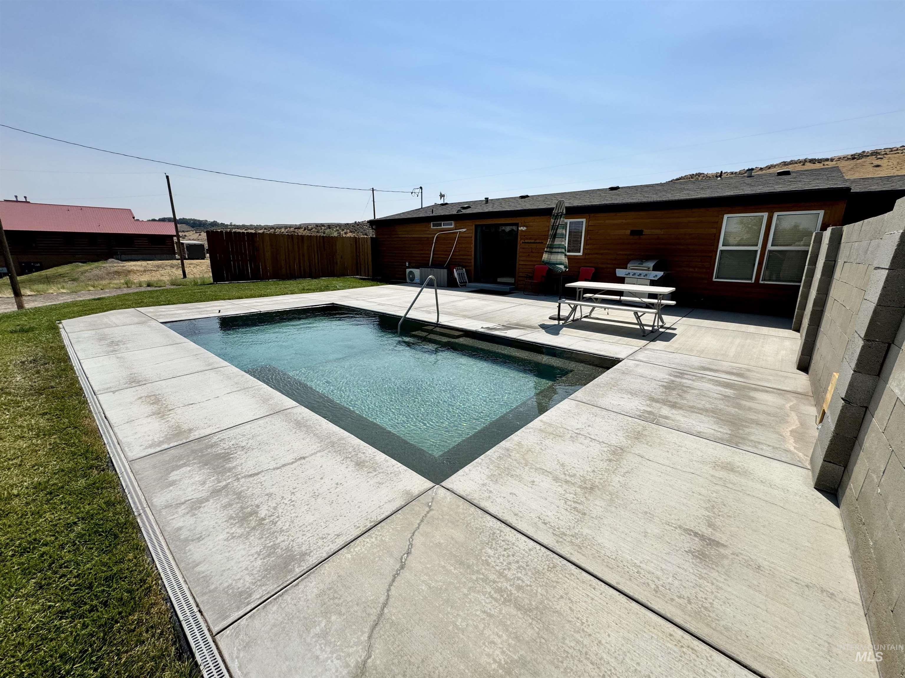 19026 Highway 30 Property Photo 1