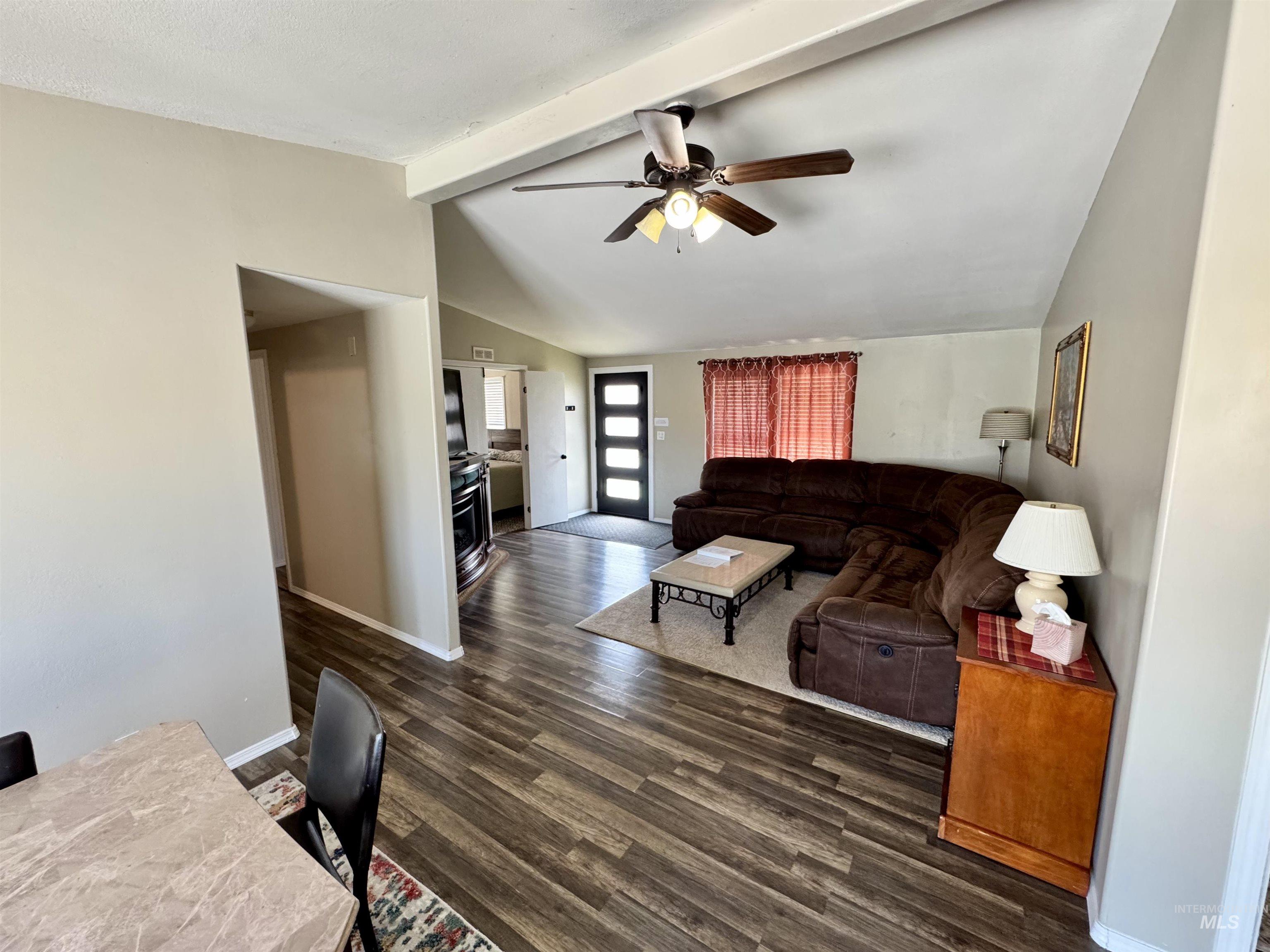 19026 Highway 30 Property Photo 4