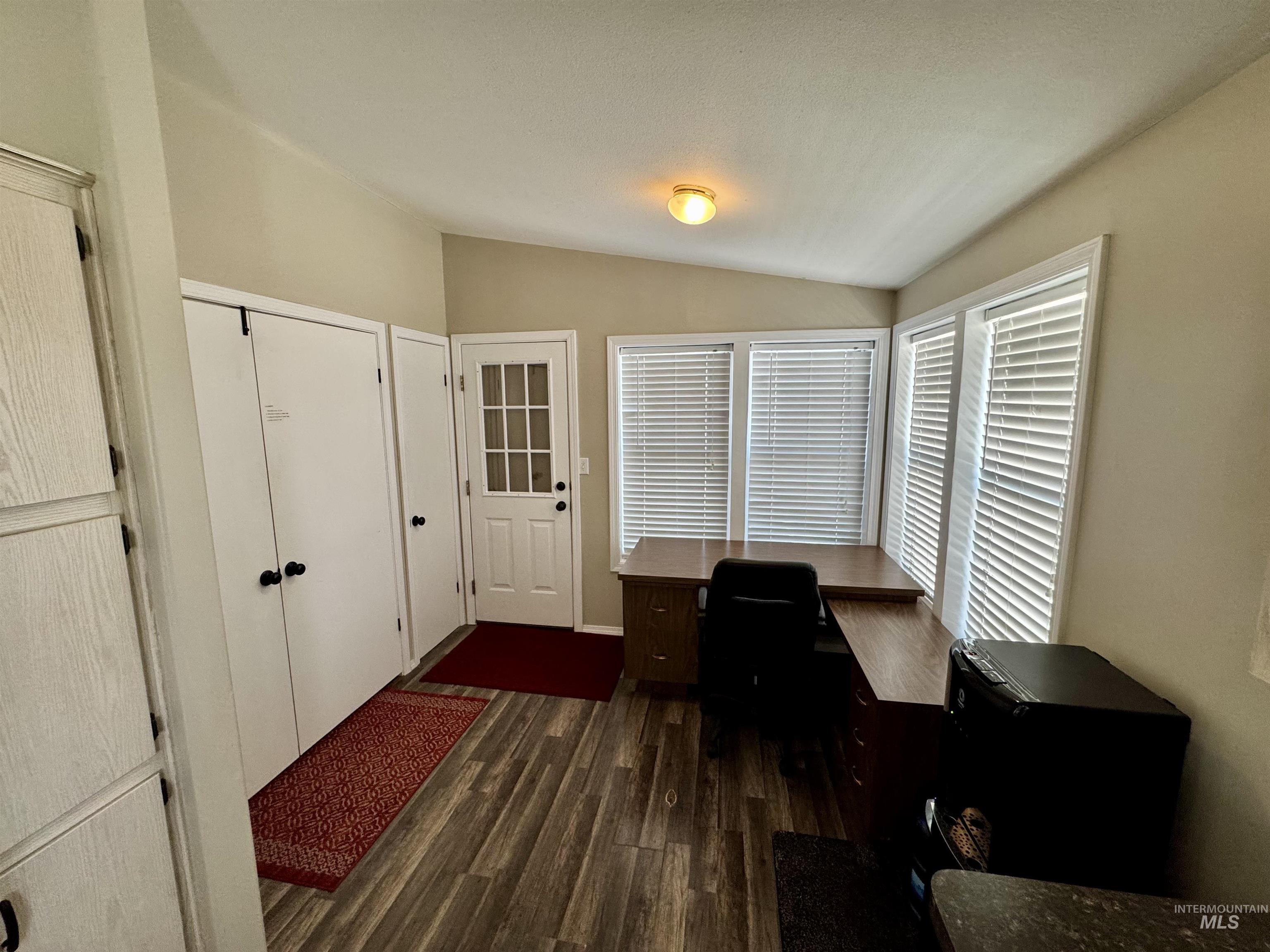 19026 Highway 30 Property Photo 9