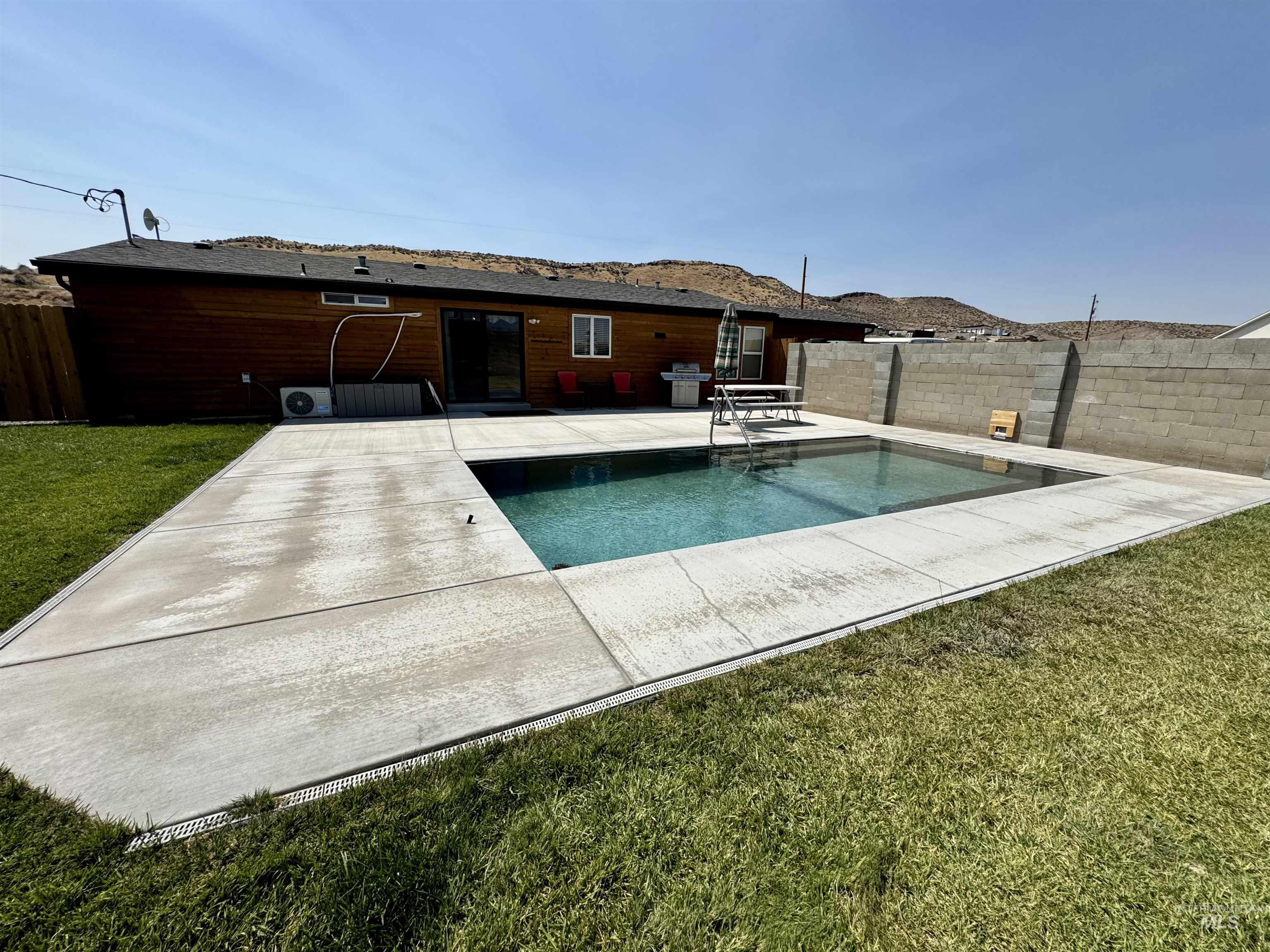 19026 Highway 30 Property Photo 17