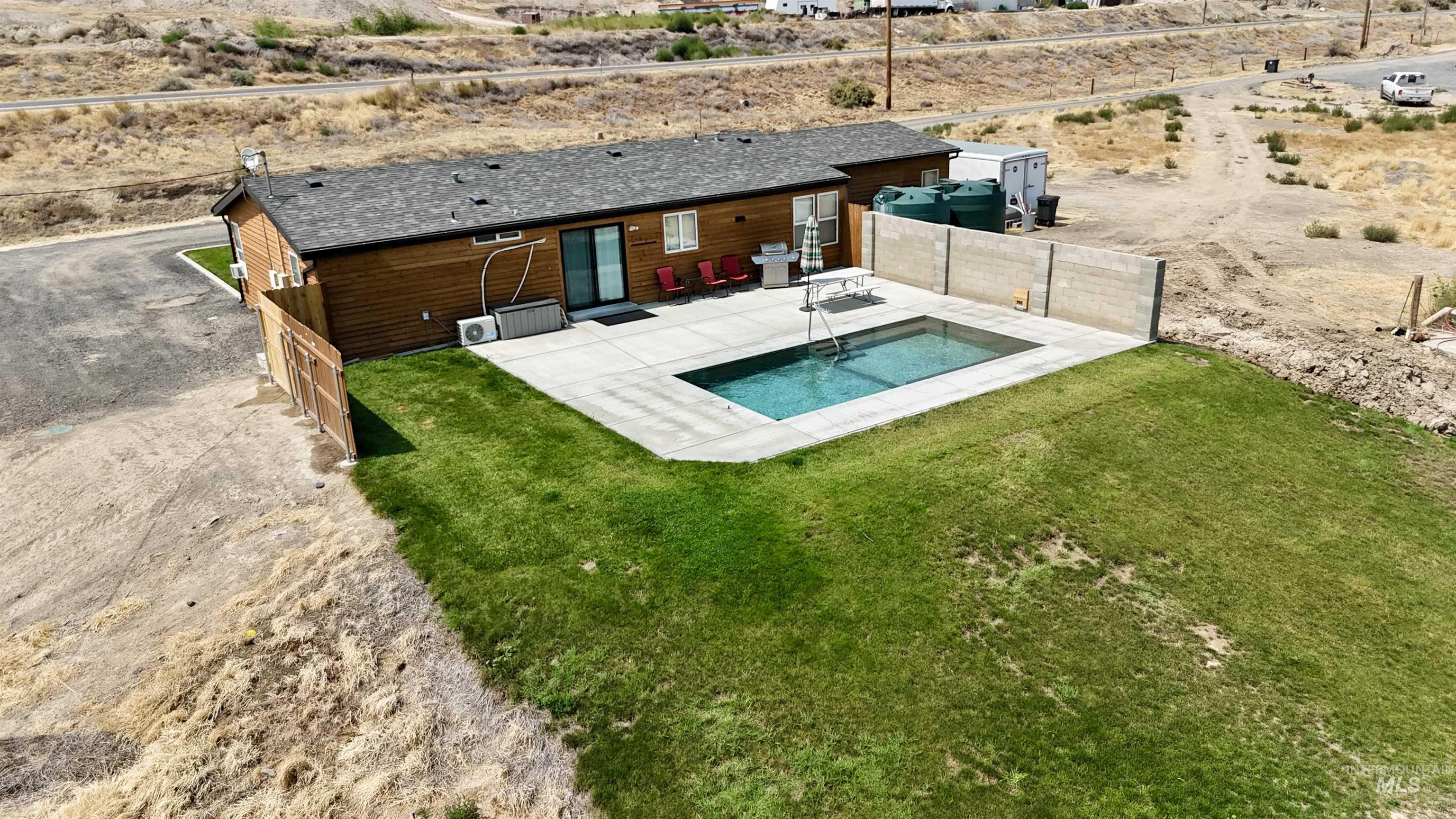 19026 Highway 30 Property Photo 28