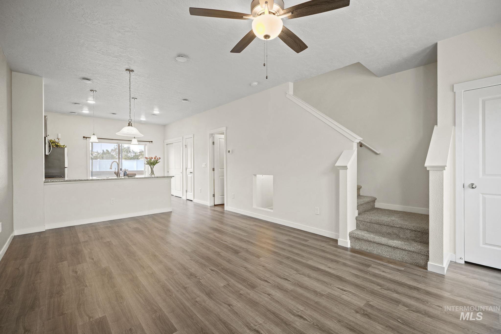 5855 S Carlburg Ln Property Photo 3