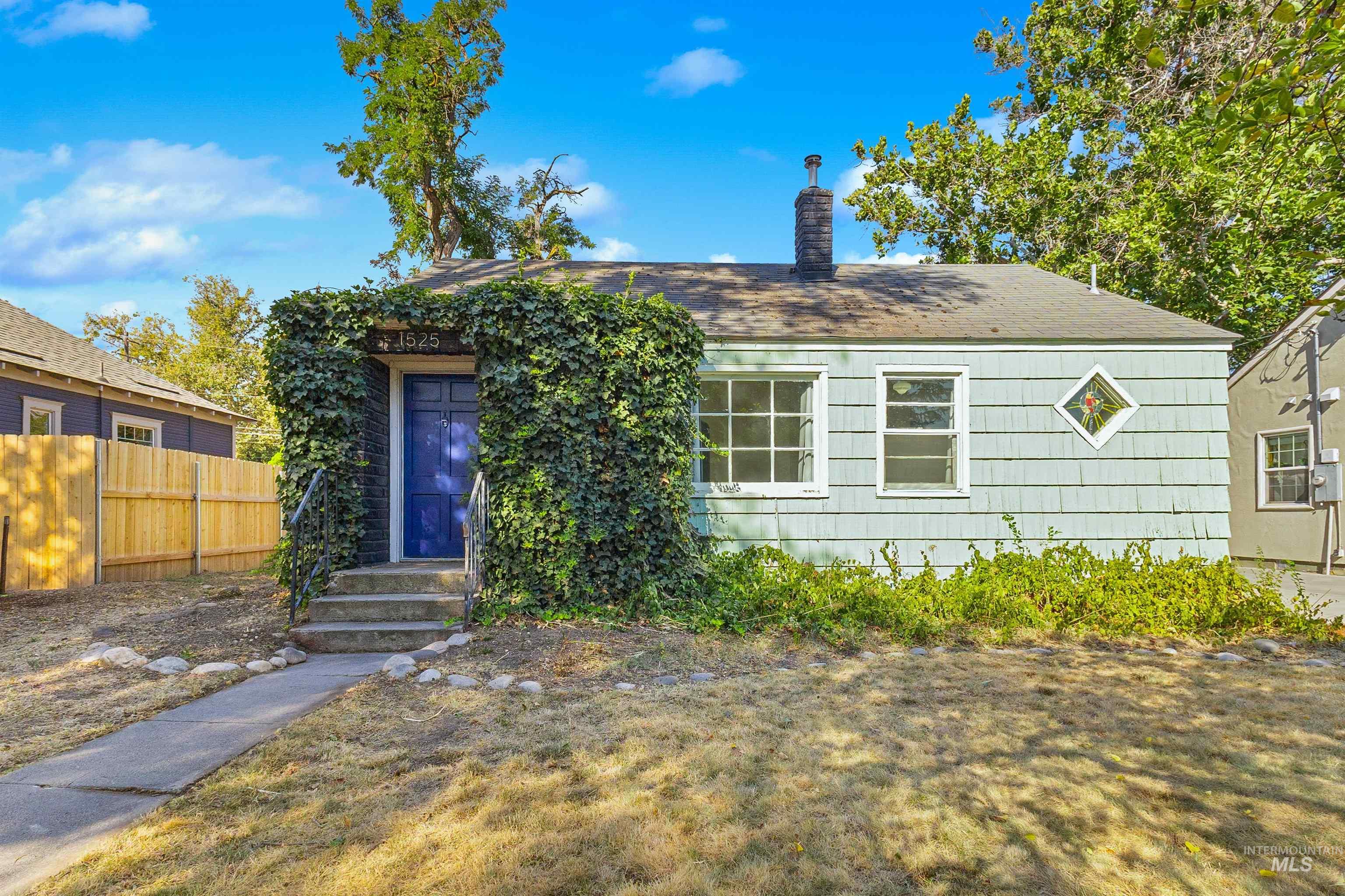 1525 S Longmont Ave