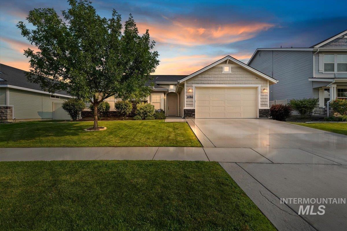 1496 E Strauss Property Photo 2
