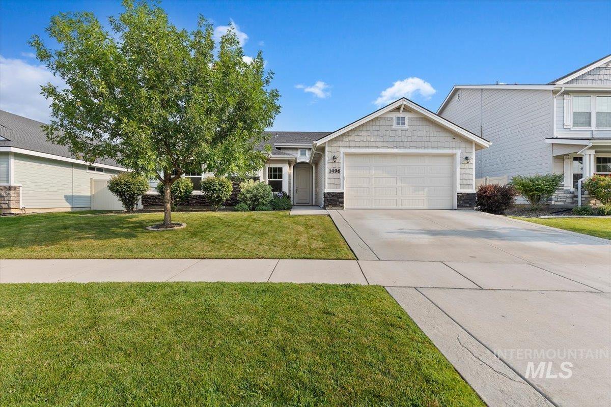 1496 E Strauss Property Photo 3