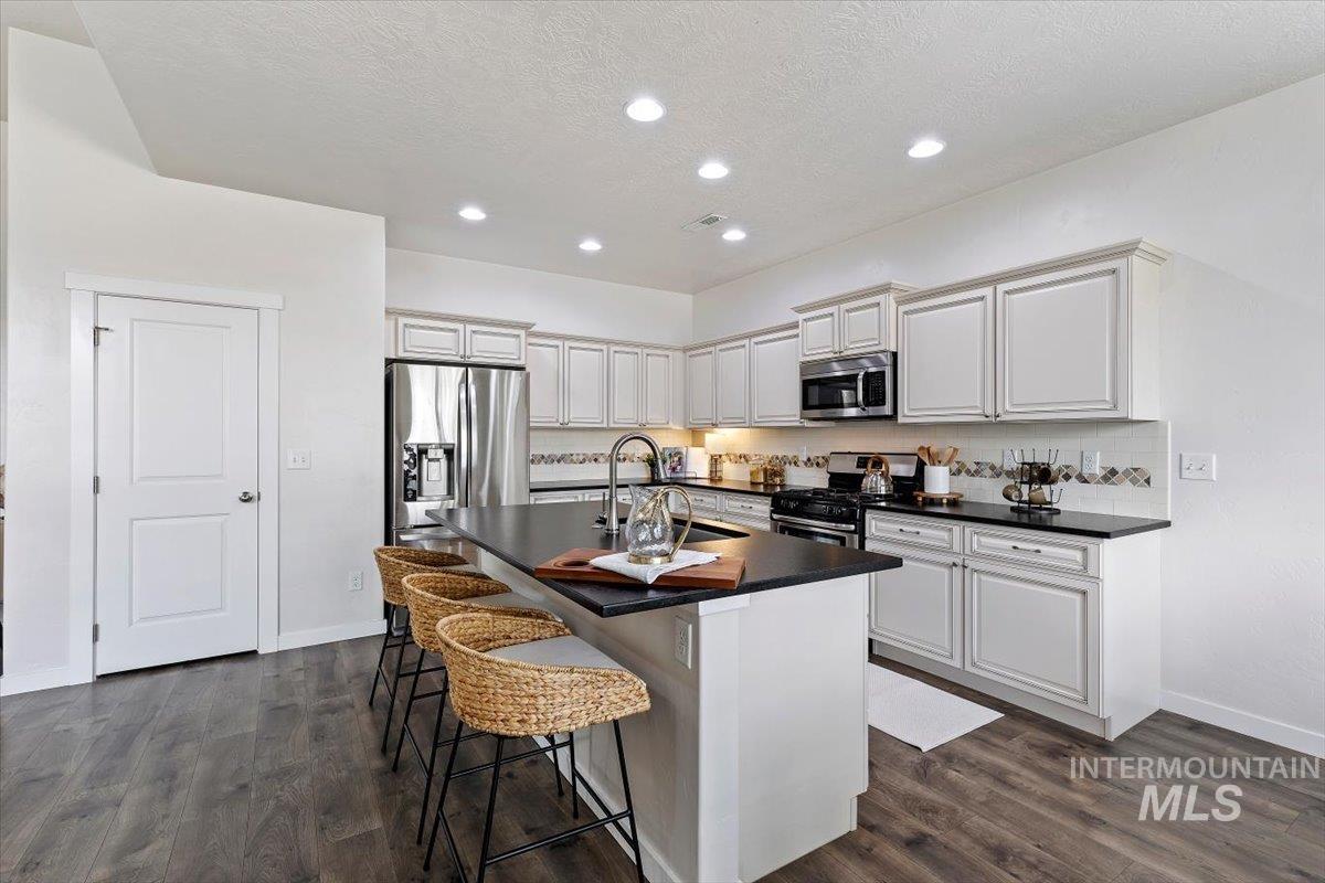 1496 E Strauss Property Photo 15
