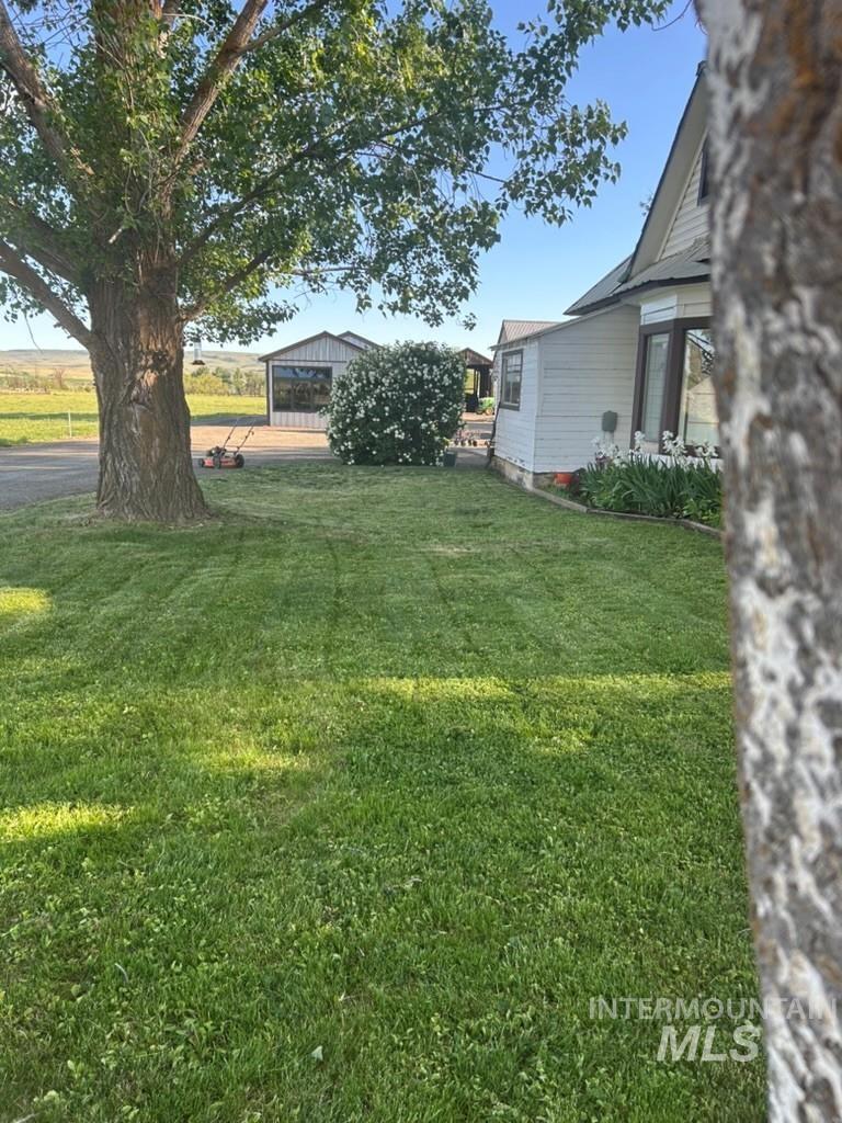 2107 Old Highway Property Photo 6