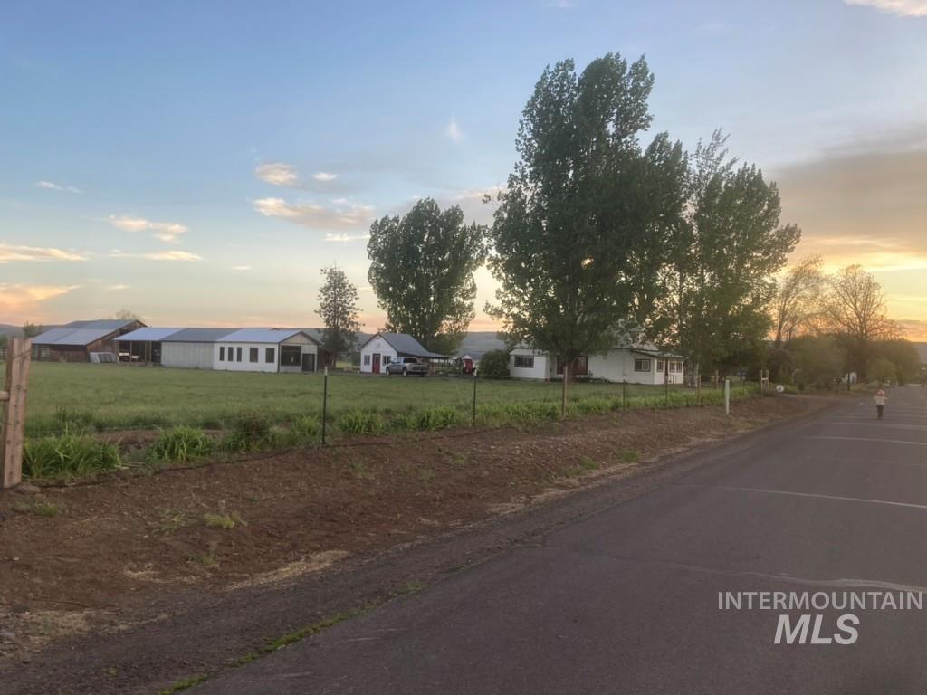 2107 Old Highway Property Photo 8